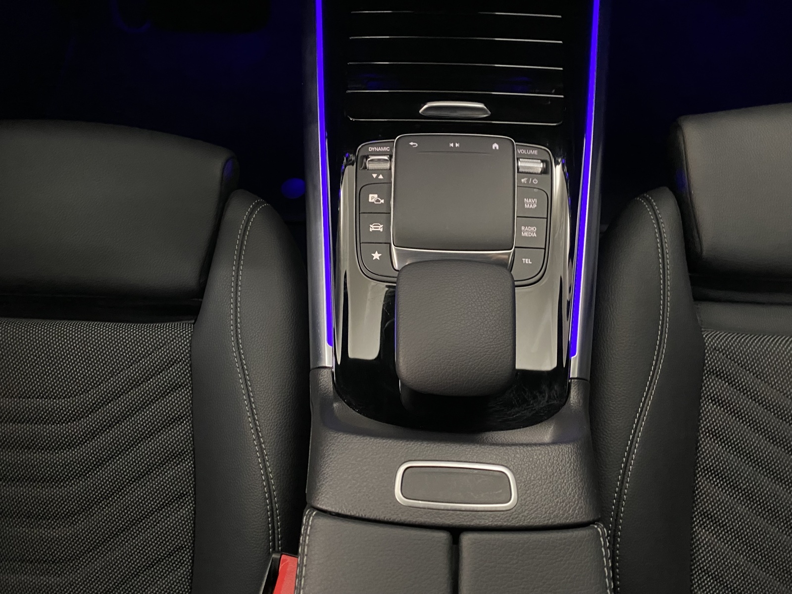 MERCEDES-BENZ EQA 300 Swiss Star Progressive - 11