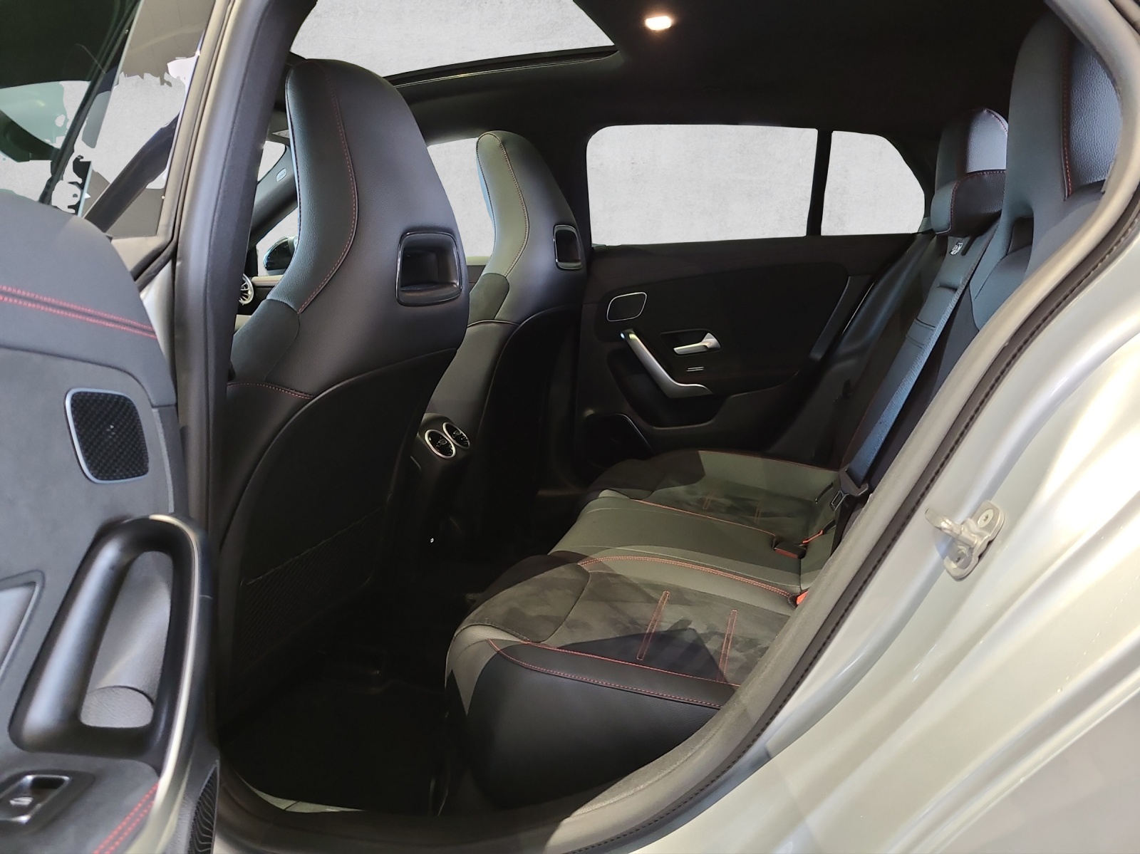 MERCEDES-BENZ CLA Shooting Brake 250 4Matic 8G-DCT - 11