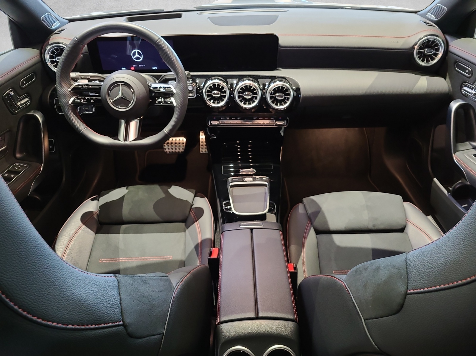 MERCEDES-BENZ CLA Shooting Brake 250 4Matic 8G-DCT - 12