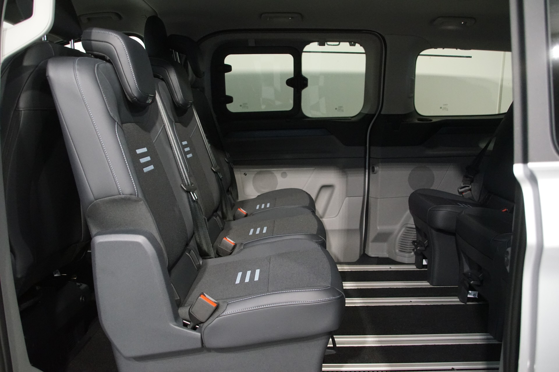FORD Tourneo Bus 320 L1H1 Active Automat 4x4 - 22