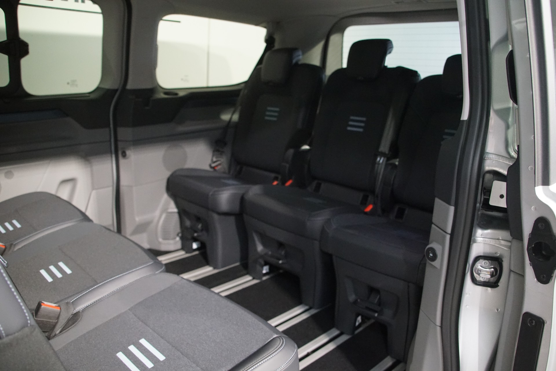 FORD Tourneo Bus 320 L1H1 Active Automat 4x4 - 21