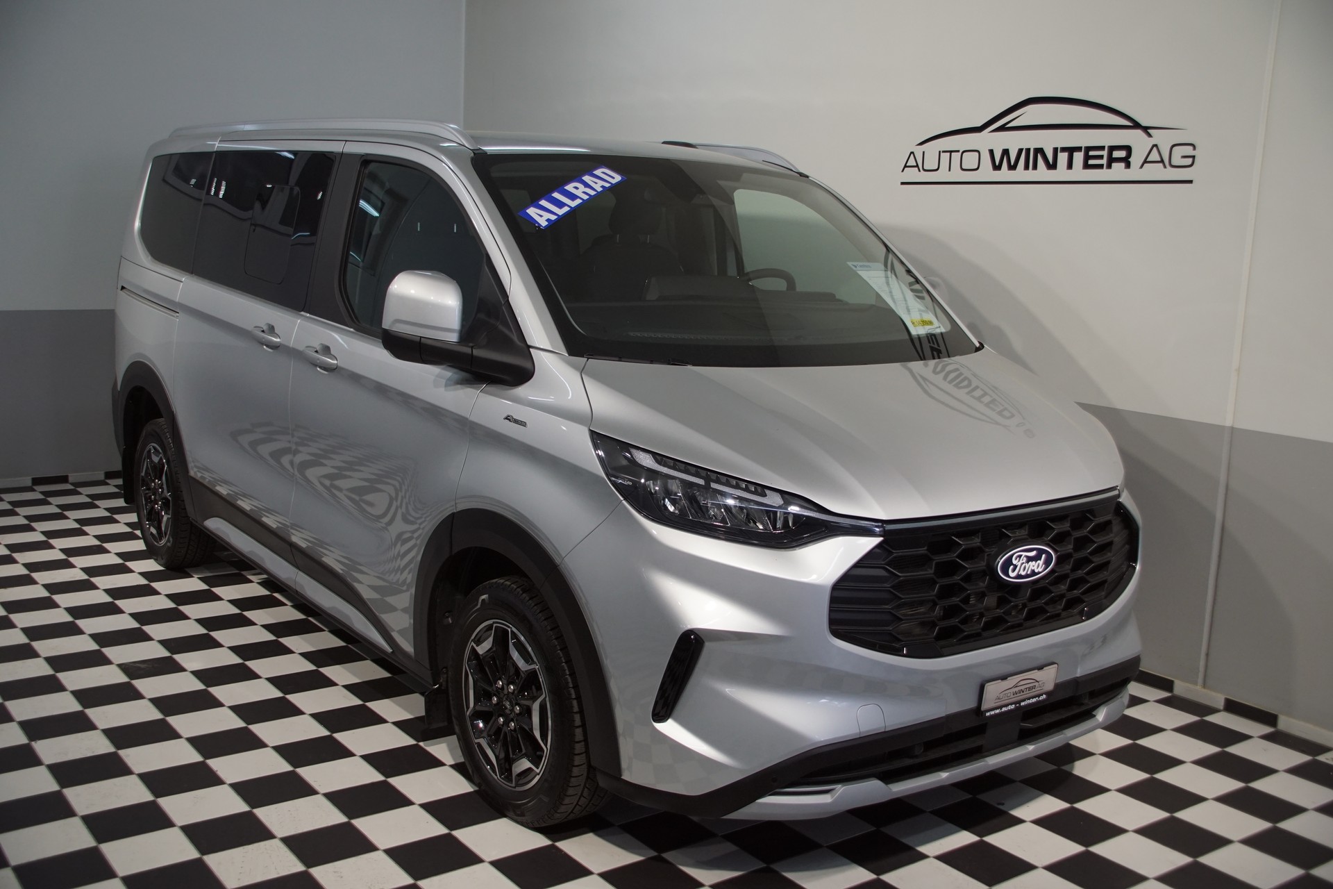 FORD Tourneo Bus 320 L1H1 Active Automat 4x4