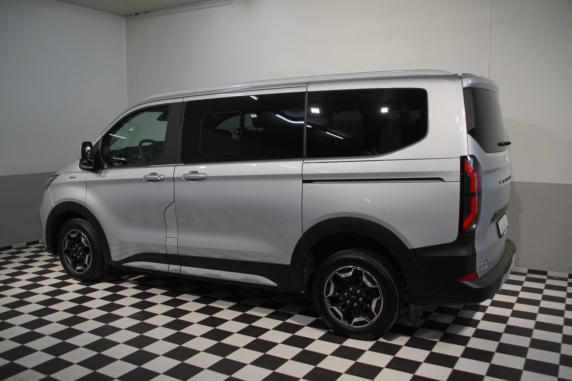 FORD Tourneo Bus 320 L1H1 Active Automat 4x4 - 9