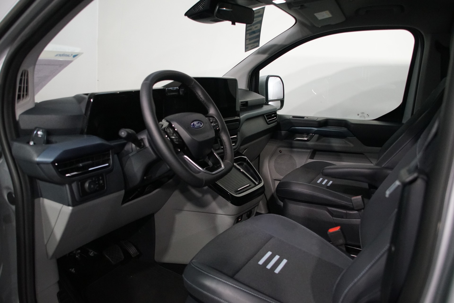 FORD Tourneo Bus 320 L1H1 Active Automat 4x4 - 15