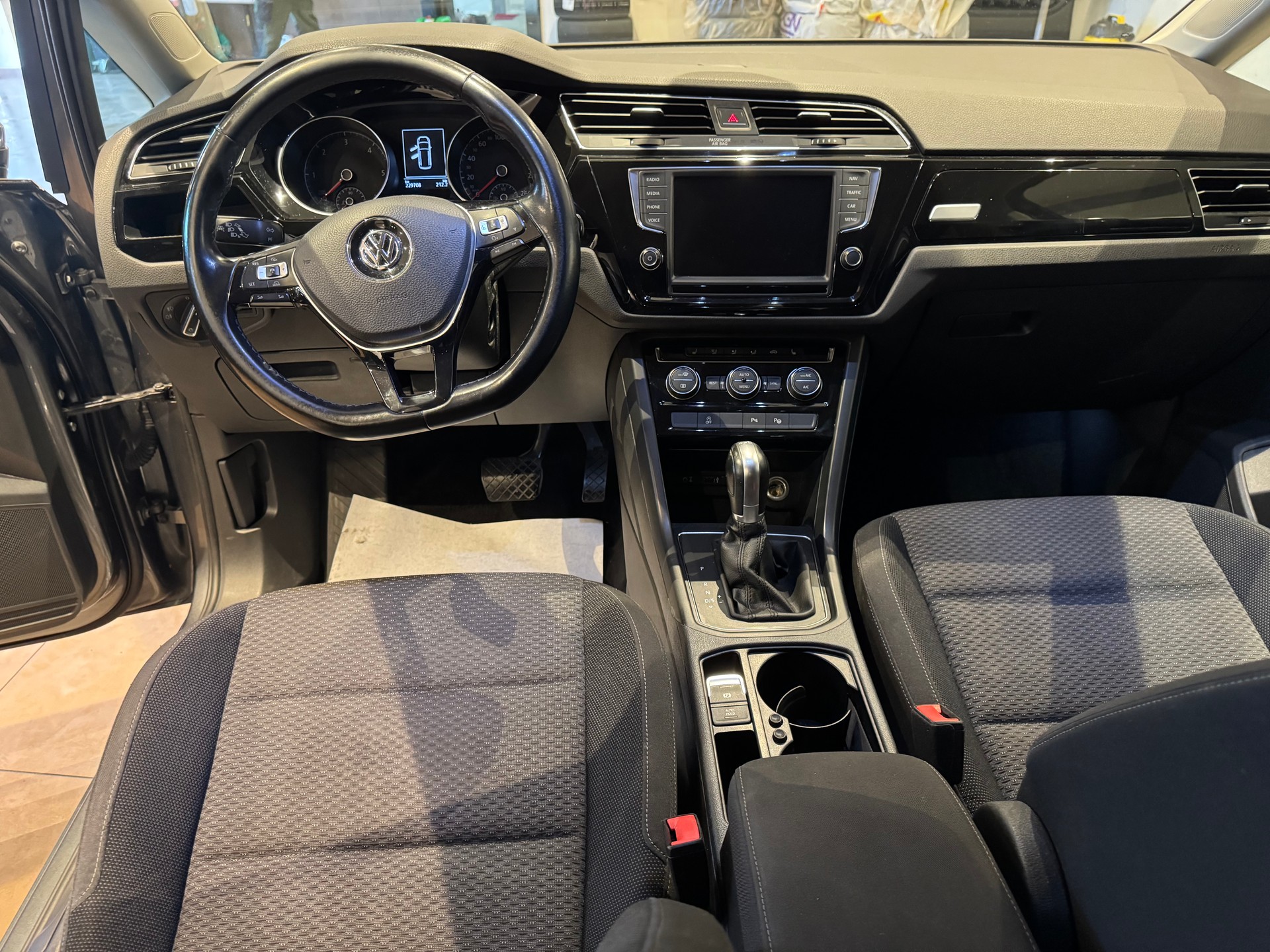 VW Touran 2.0 TDI SCR Comfortline DSG - 11