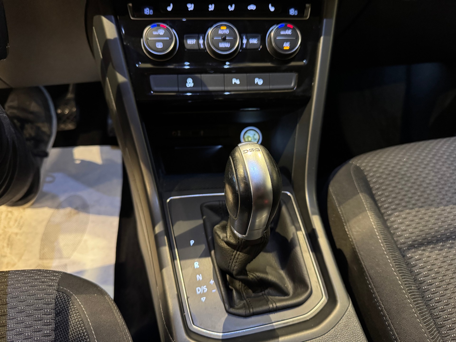 VW Touran 2.0 TDI SCR Comfortline DSG - 16