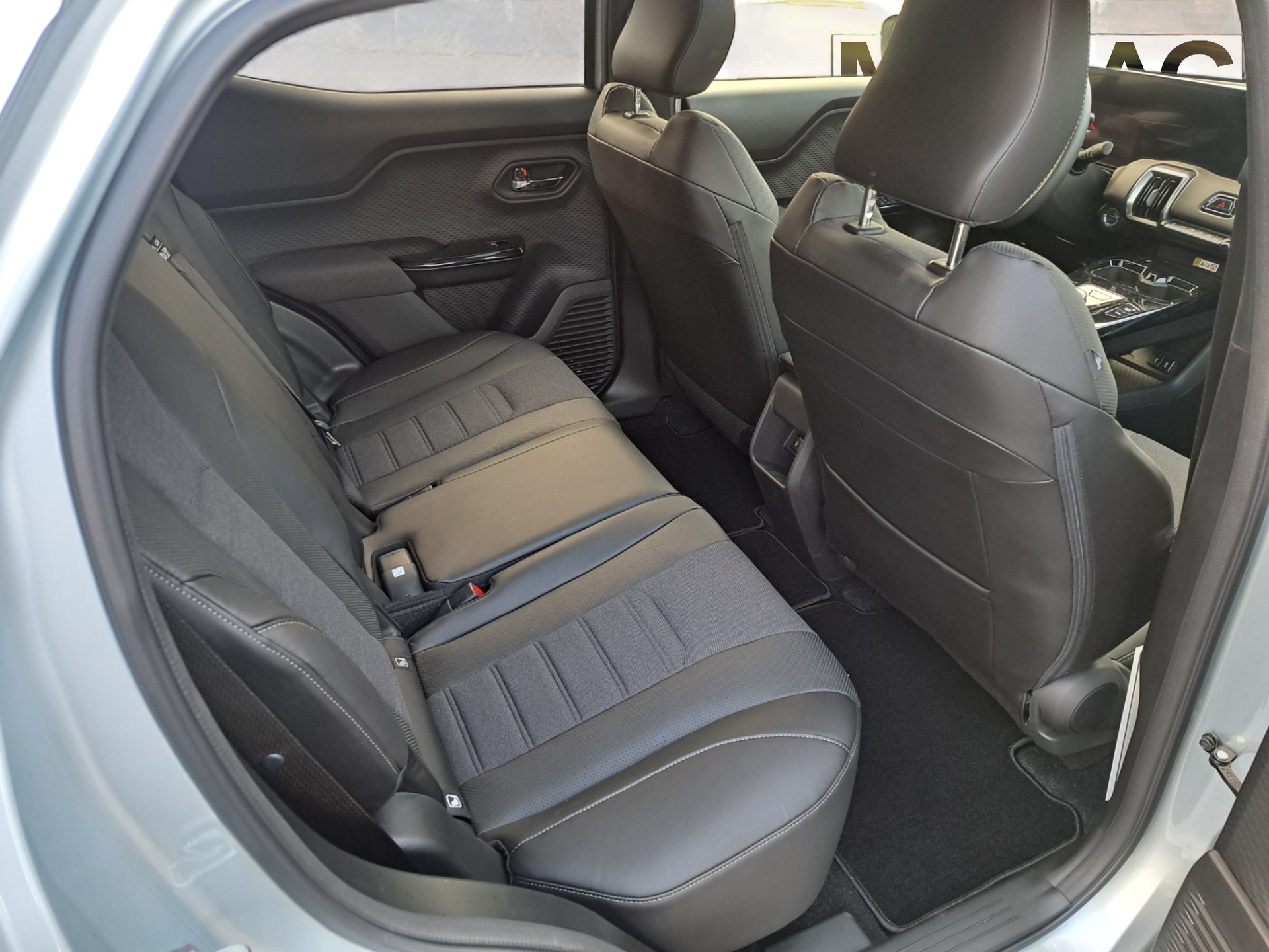 TOYOTA Urban Cruiser 61 kWh Premium AWD - 8