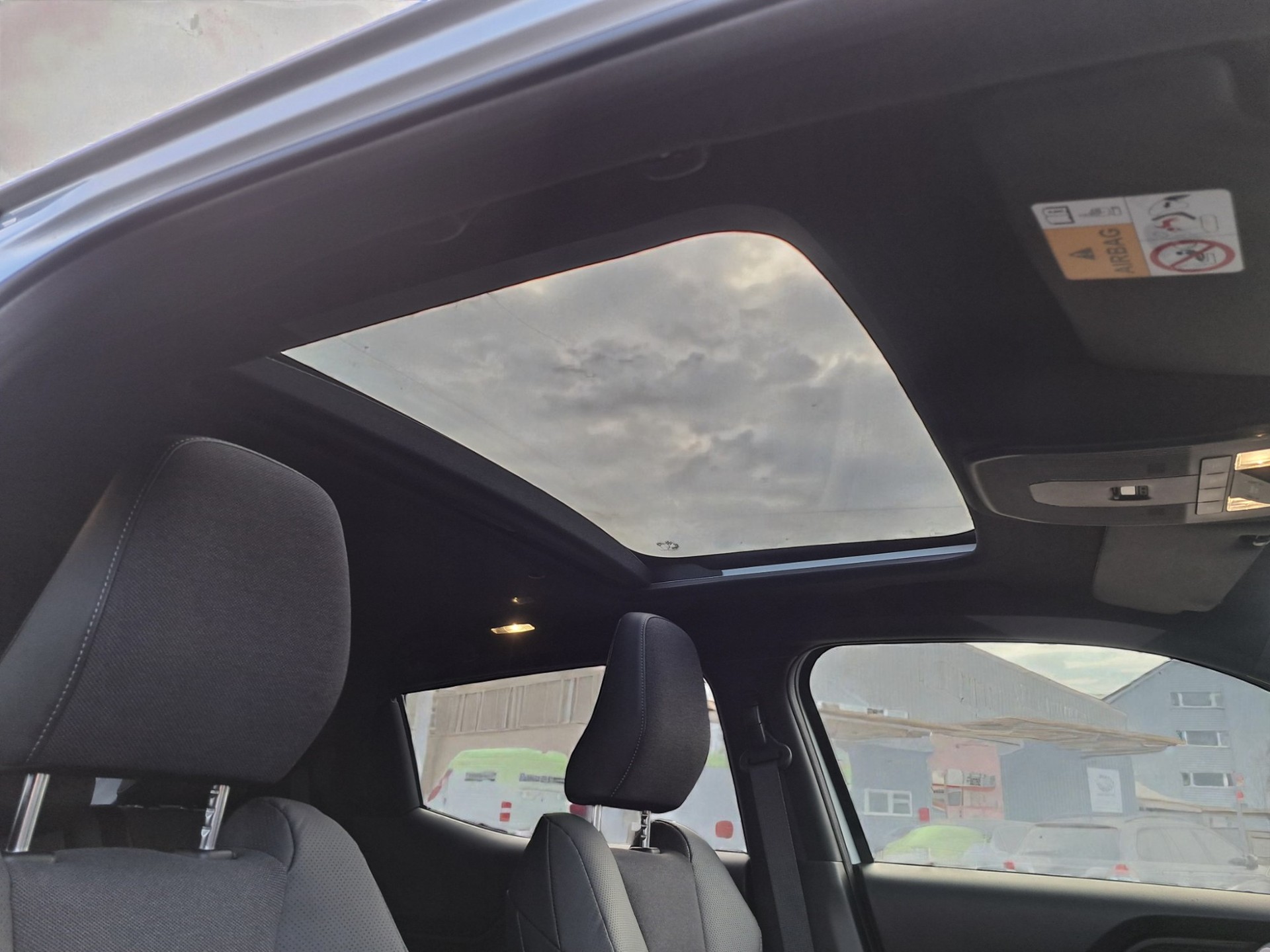 TOYOTA Urban Cruiser 61 kWh Premium AWD - 7