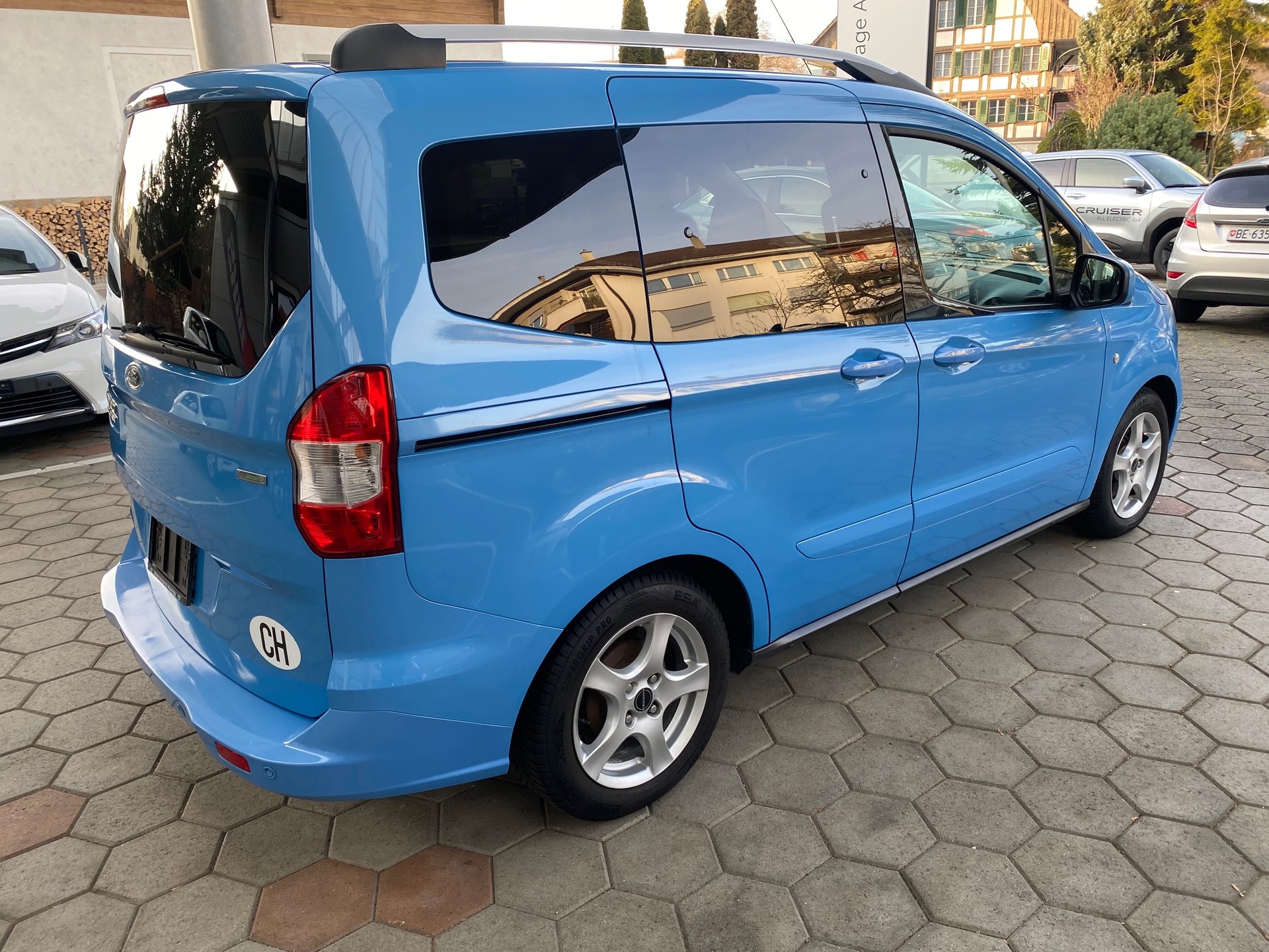 FORD Tourneo Courier 1.0 SCTi Titanium