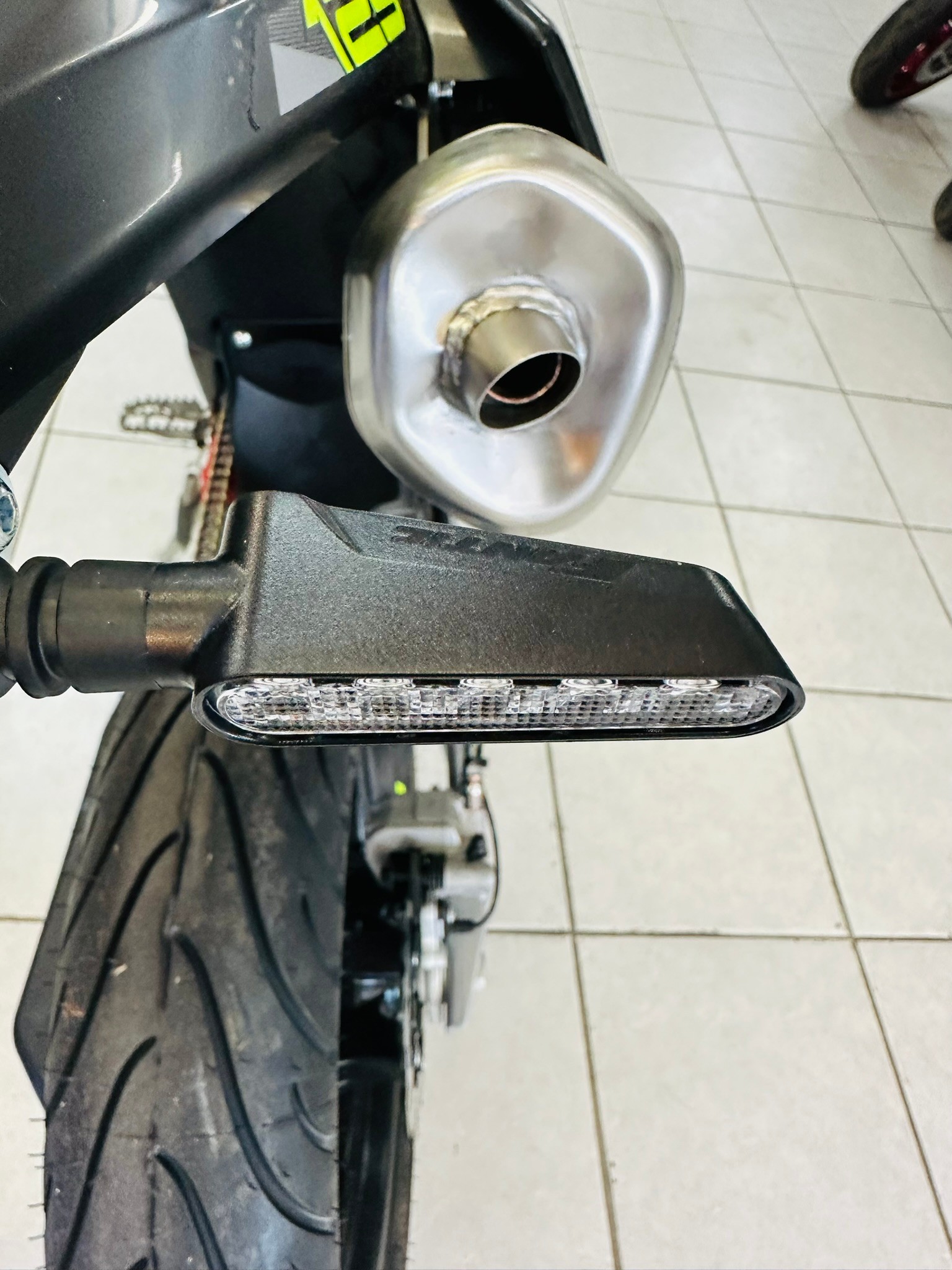 FANTIC Performance Motard - 10