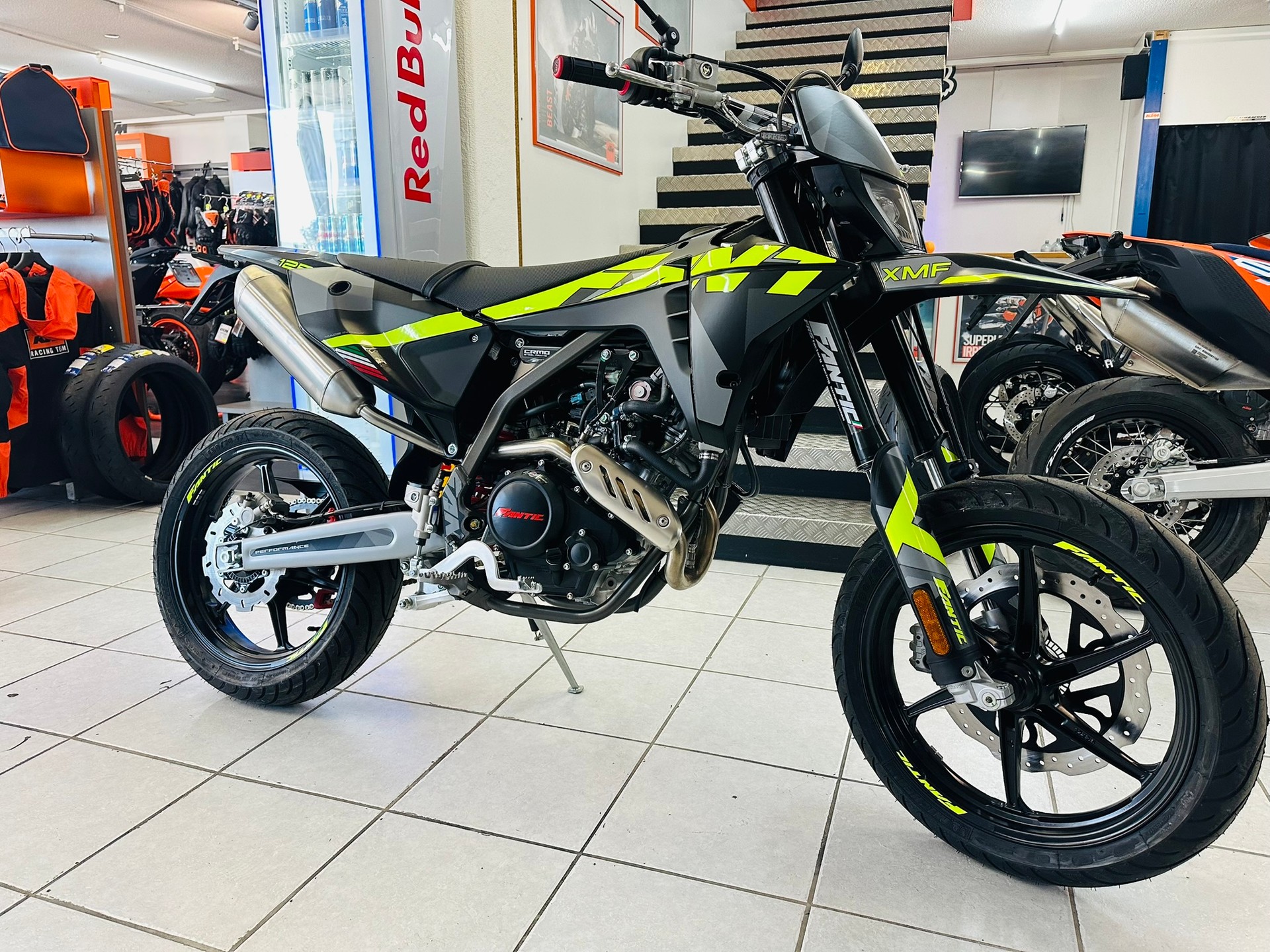 FANTIC Performance Motard