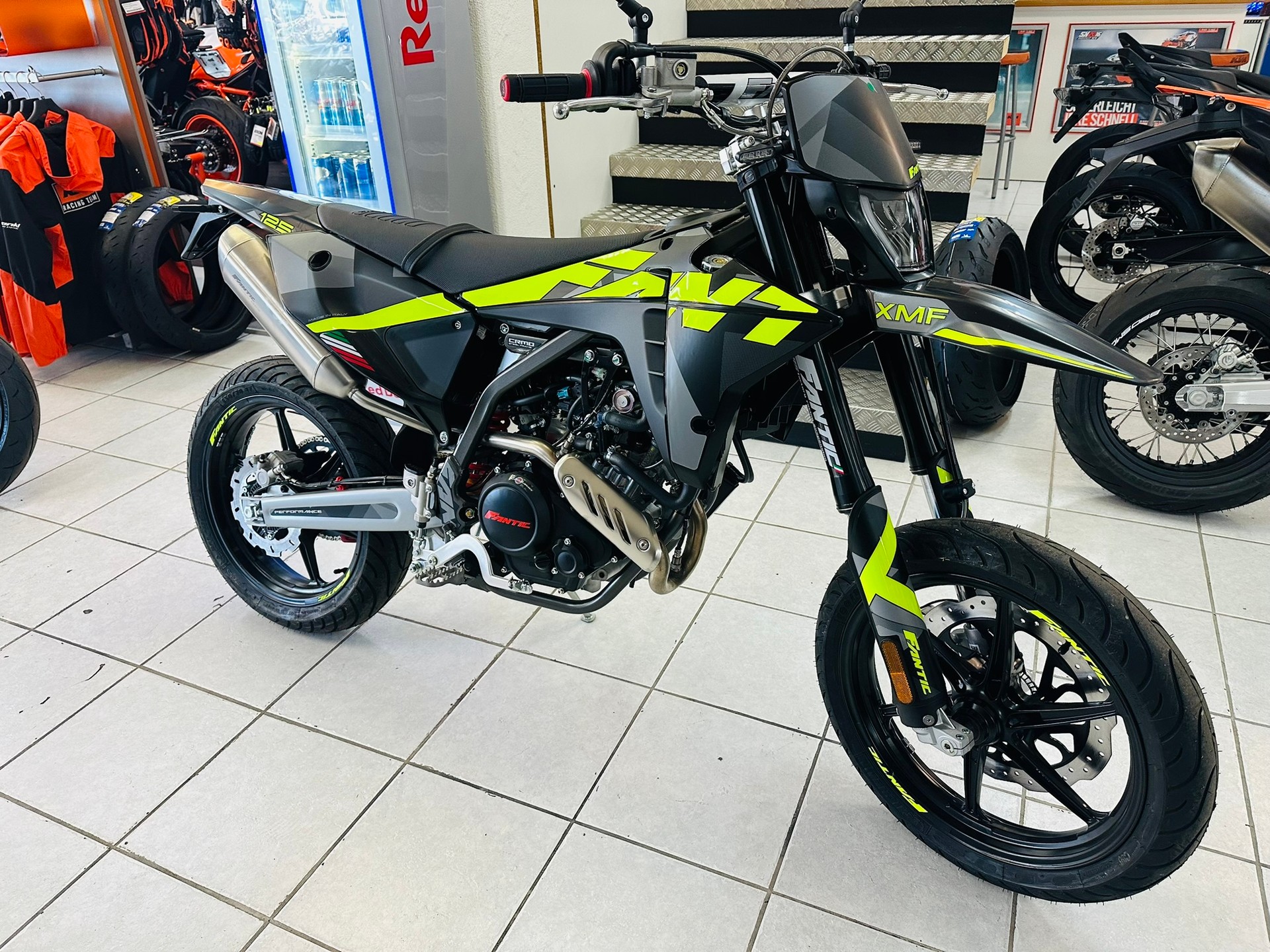 FANTIC Performance Motard - 6