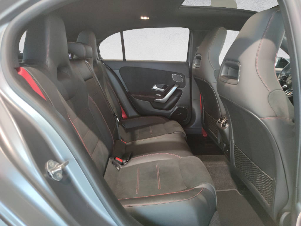 MERCEDES-BENZ A 35 AMG 4Matic - 13