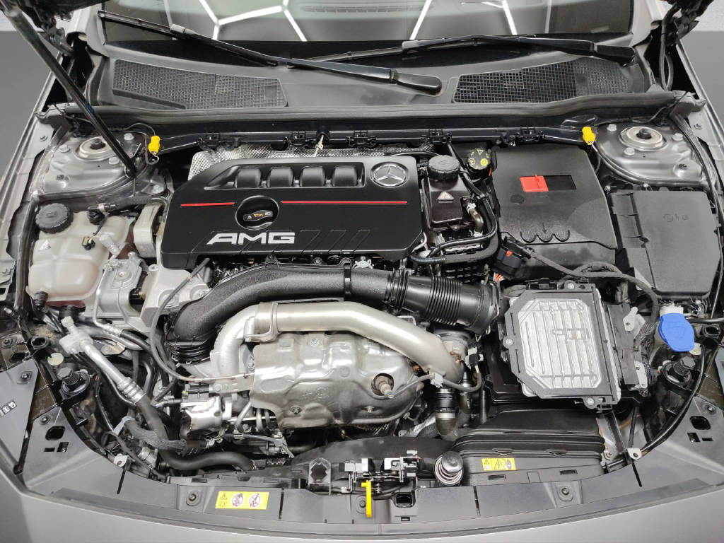 MERCEDES-BENZ A 35 AMG 4Matic - 9