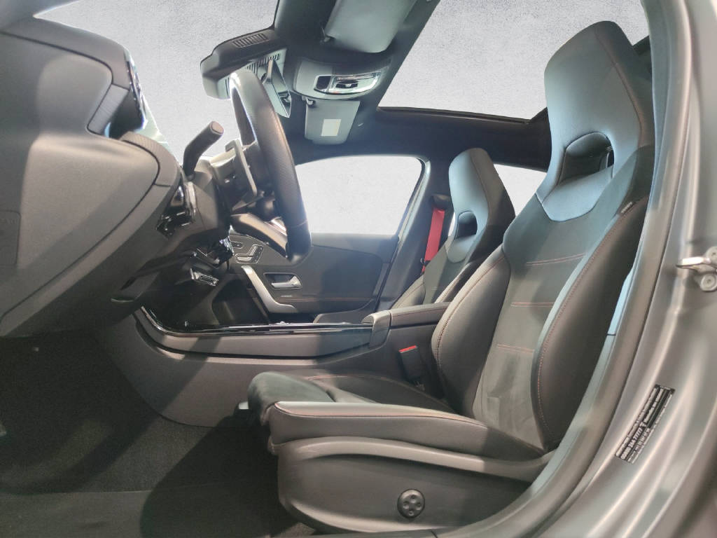 MERCEDES-BENZ A 35 AMG 4Matic - 10