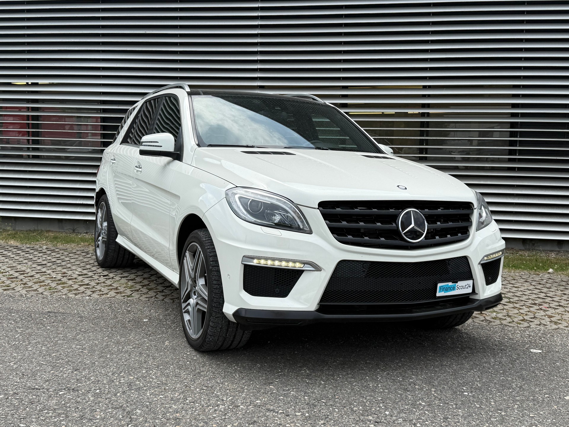 MERCEDES-BENZ ML 63 AMG 4Matic Speedshift - 11
