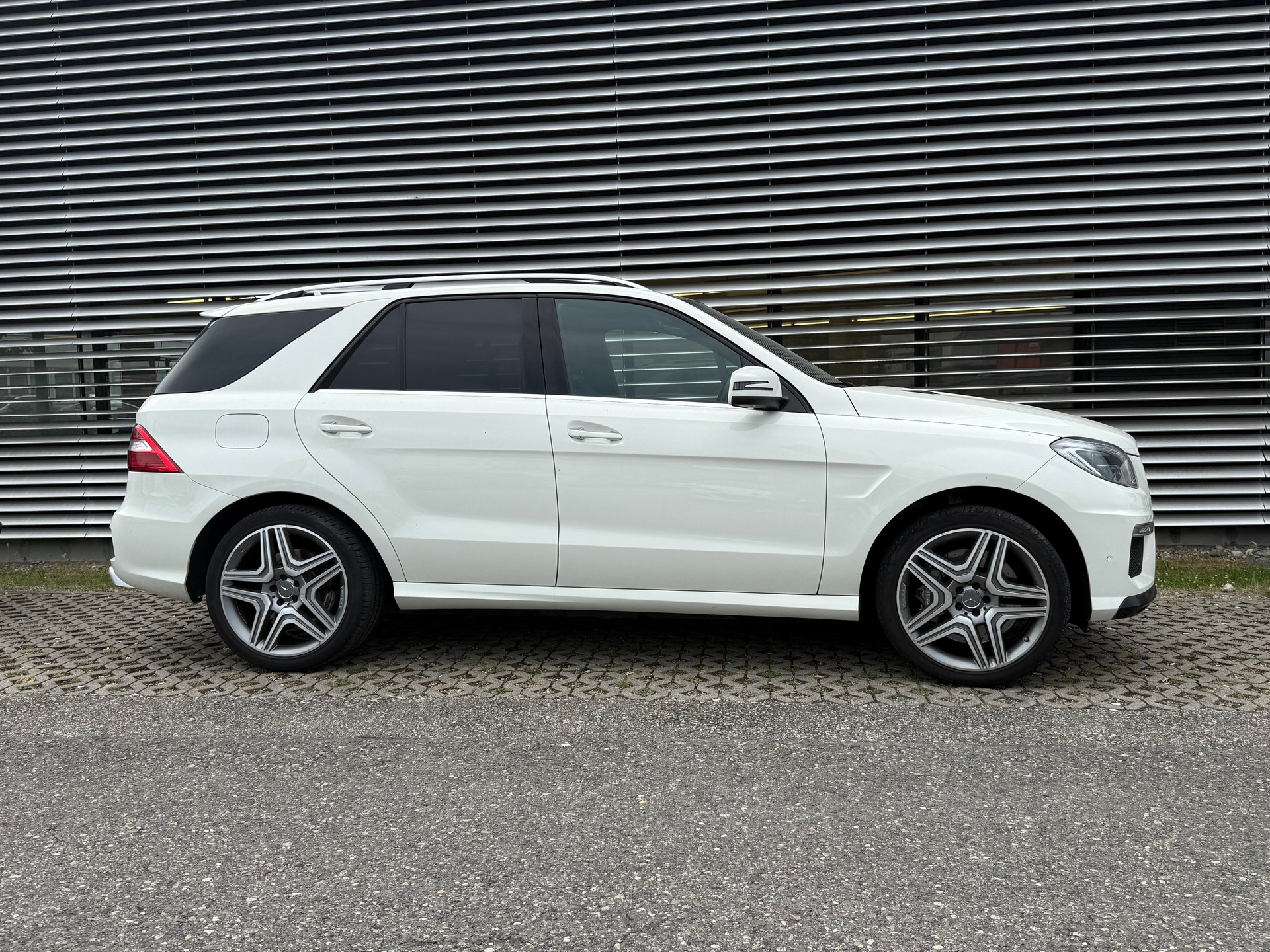 MERCEDES-BENZ ML 63 AMG 4Matic Speedshift - 9