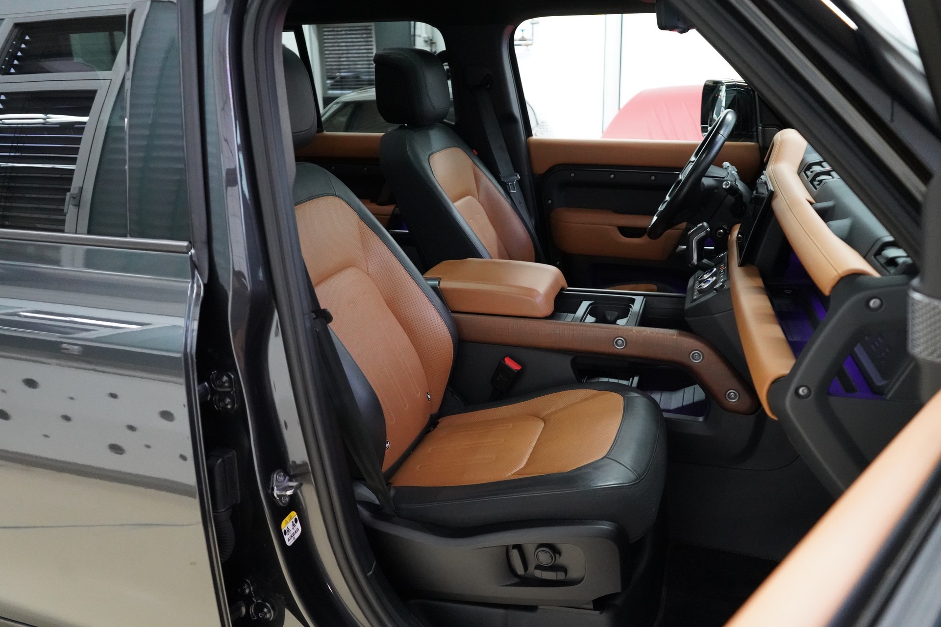 LAND ROVER Defender 110 3.0 D I6 300 X-Dynamic HSE AWD AT8 - 32