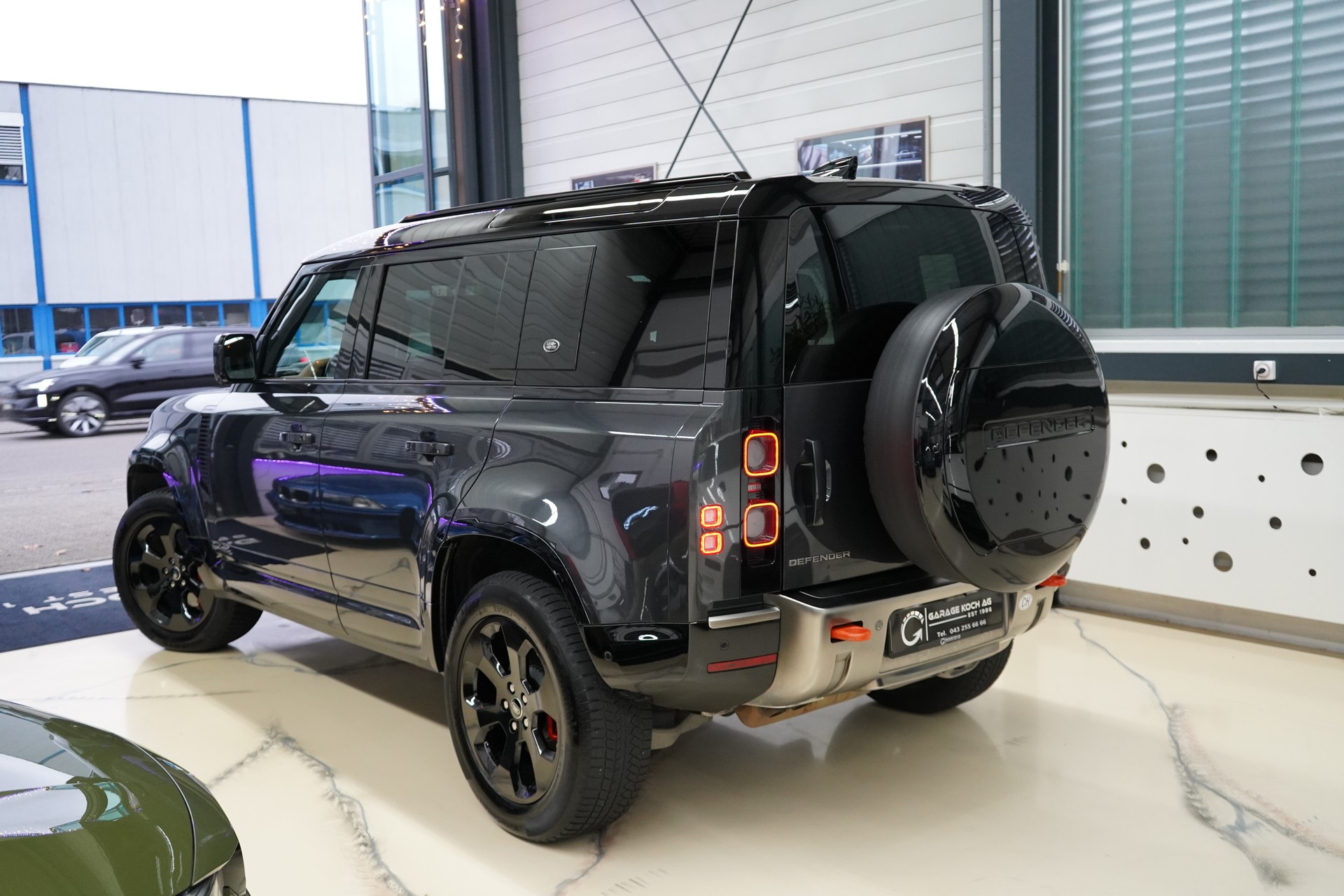 LAND ROVER Defender 110 3.0 D I6 300 X-Dynamic HSE AWD AT8 - 5