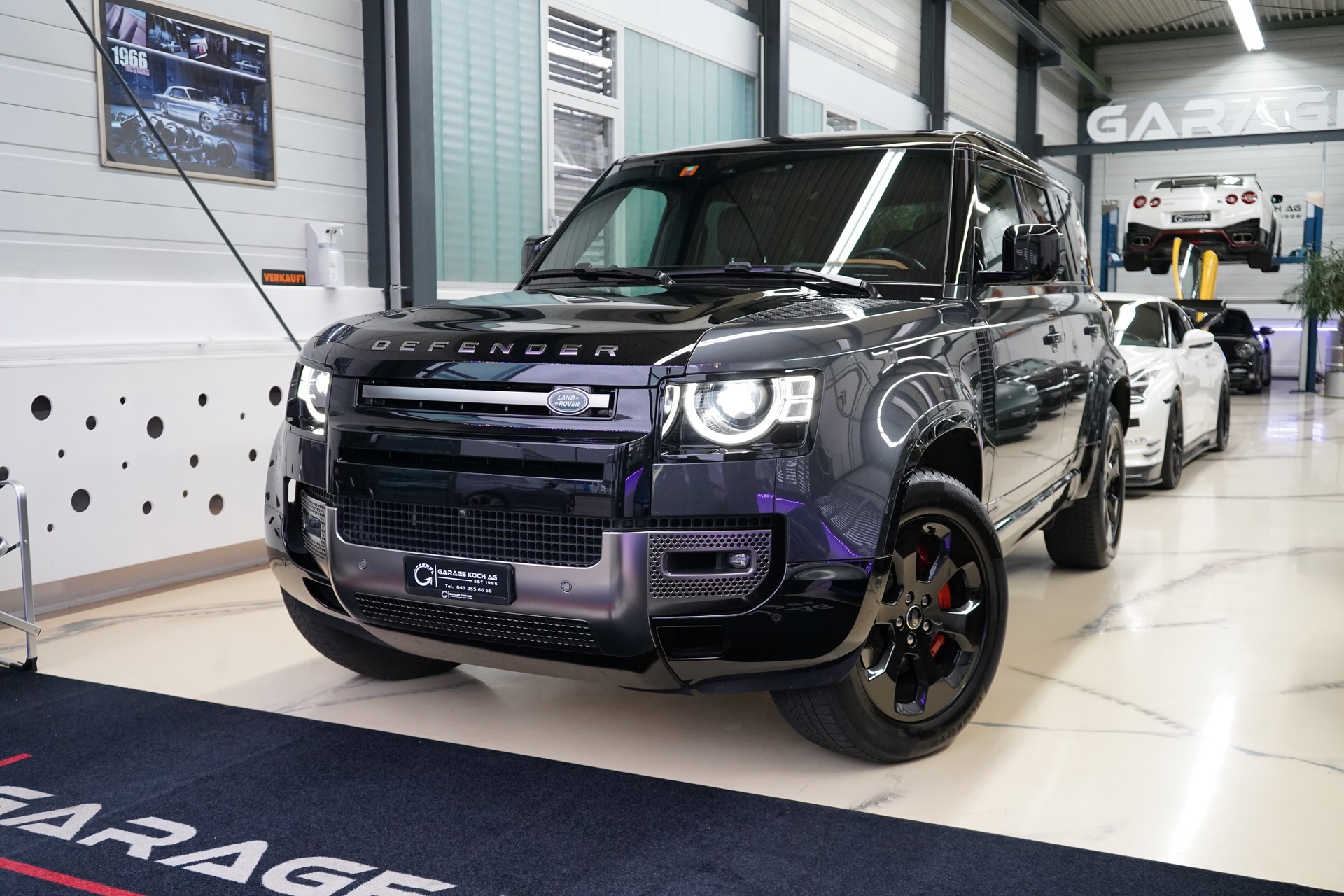 LAND ROVER Defender 110 3.0 D I6 300 X-Dynamic HSE AWD AT8