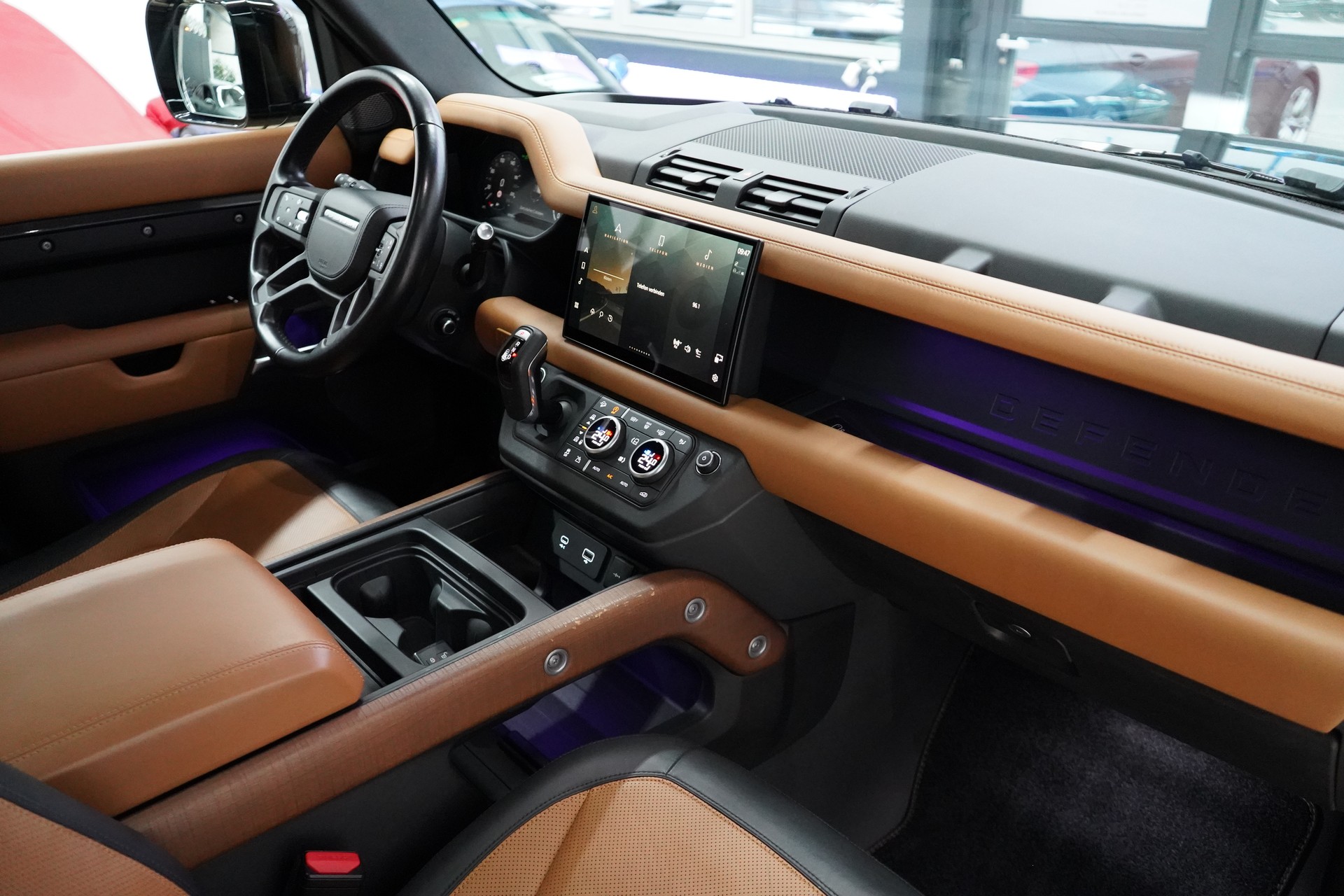 LAND ROVER Defender 110 3.0 D I6 300 X-Dynamic HSE AWD AT8 - 26