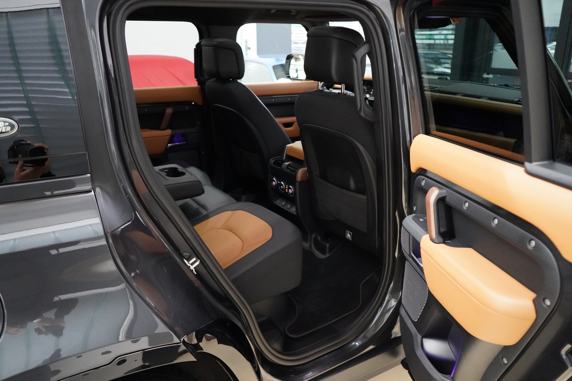 LAND ROVER Defender 110 3.0 D I6 300 X-Dynamic HSE AWD AT8 - 28