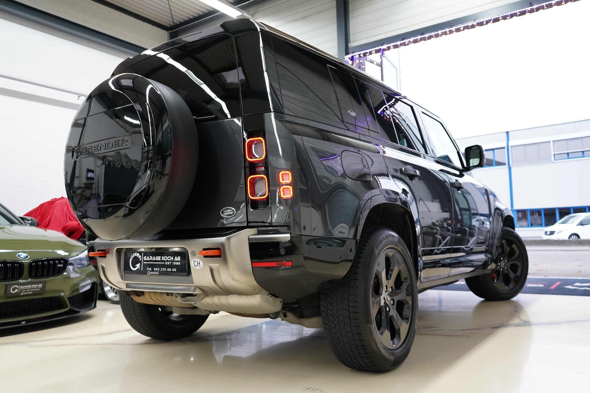 LAND ROVER Defender 110 3.0 D I6 300 X-Dynamic HSE AWD AT8 - 9