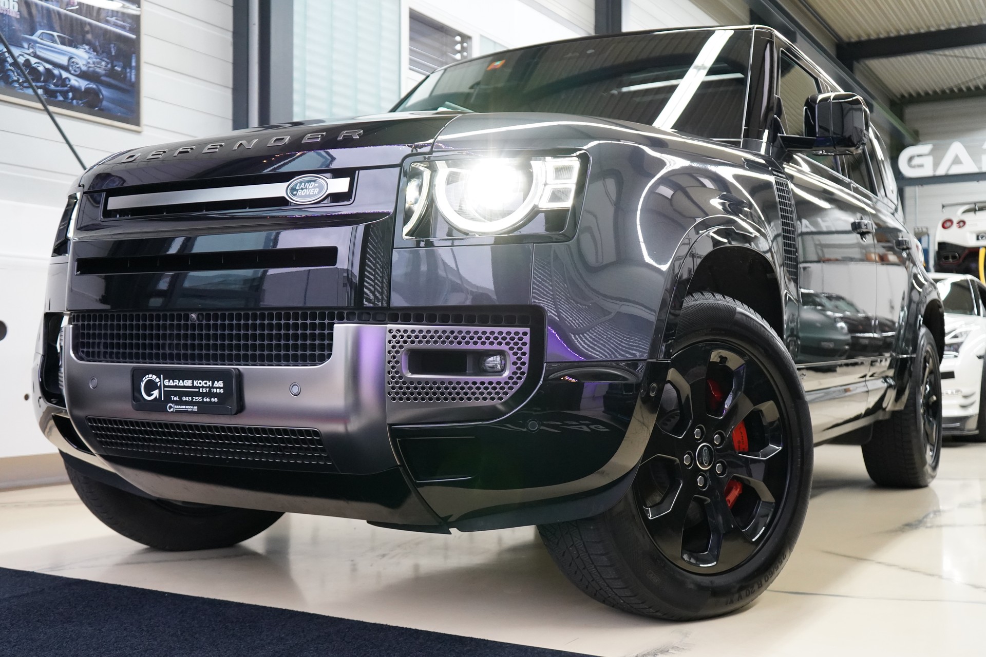 LAND ROVER Defender 110 3.0 D I6 300 X-Dynamic HSE AWD AT8 - 2