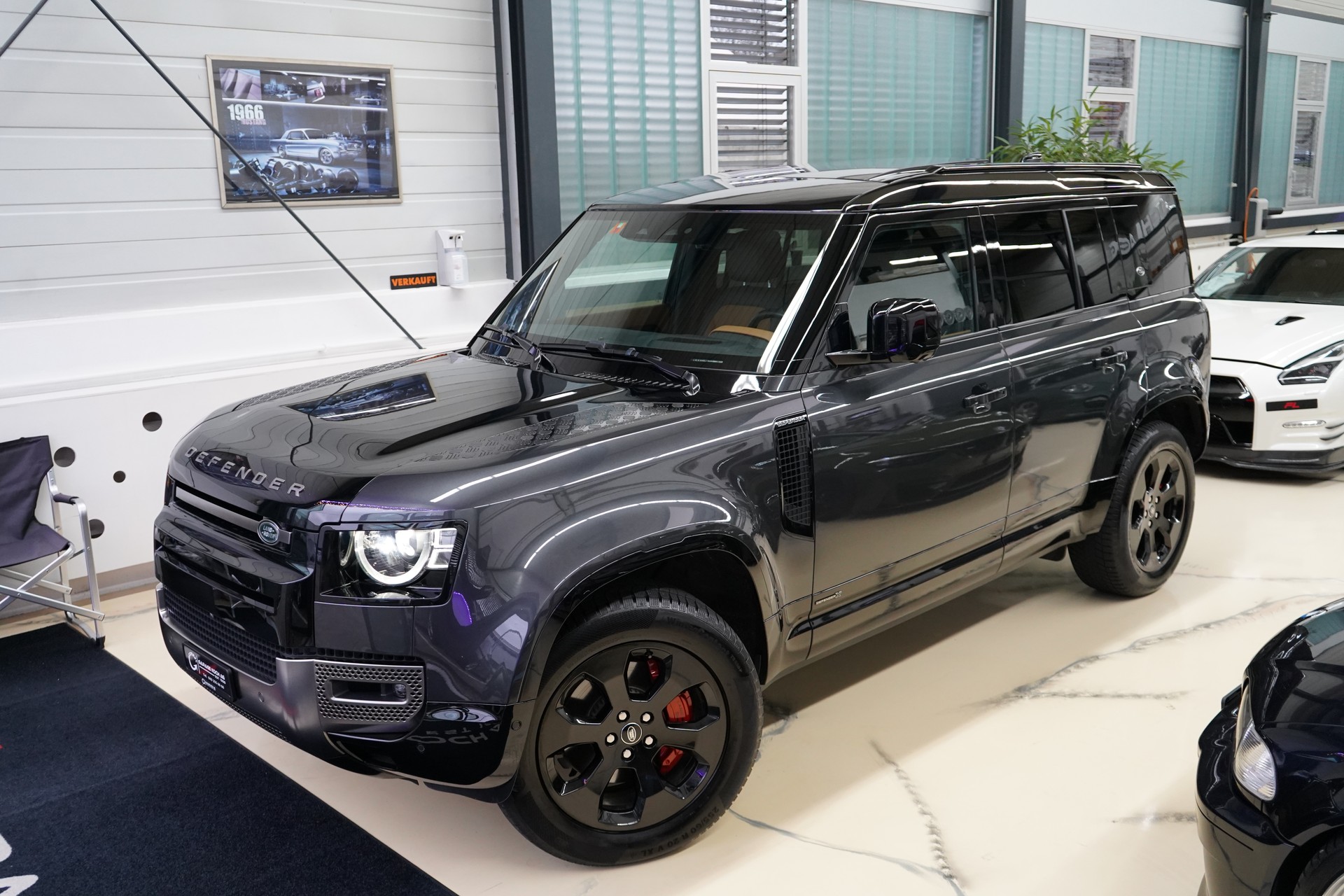 LAND ROVER Defender 110 3.0 D I6 300 X-Dynamic HSE AWD AT8 - 3