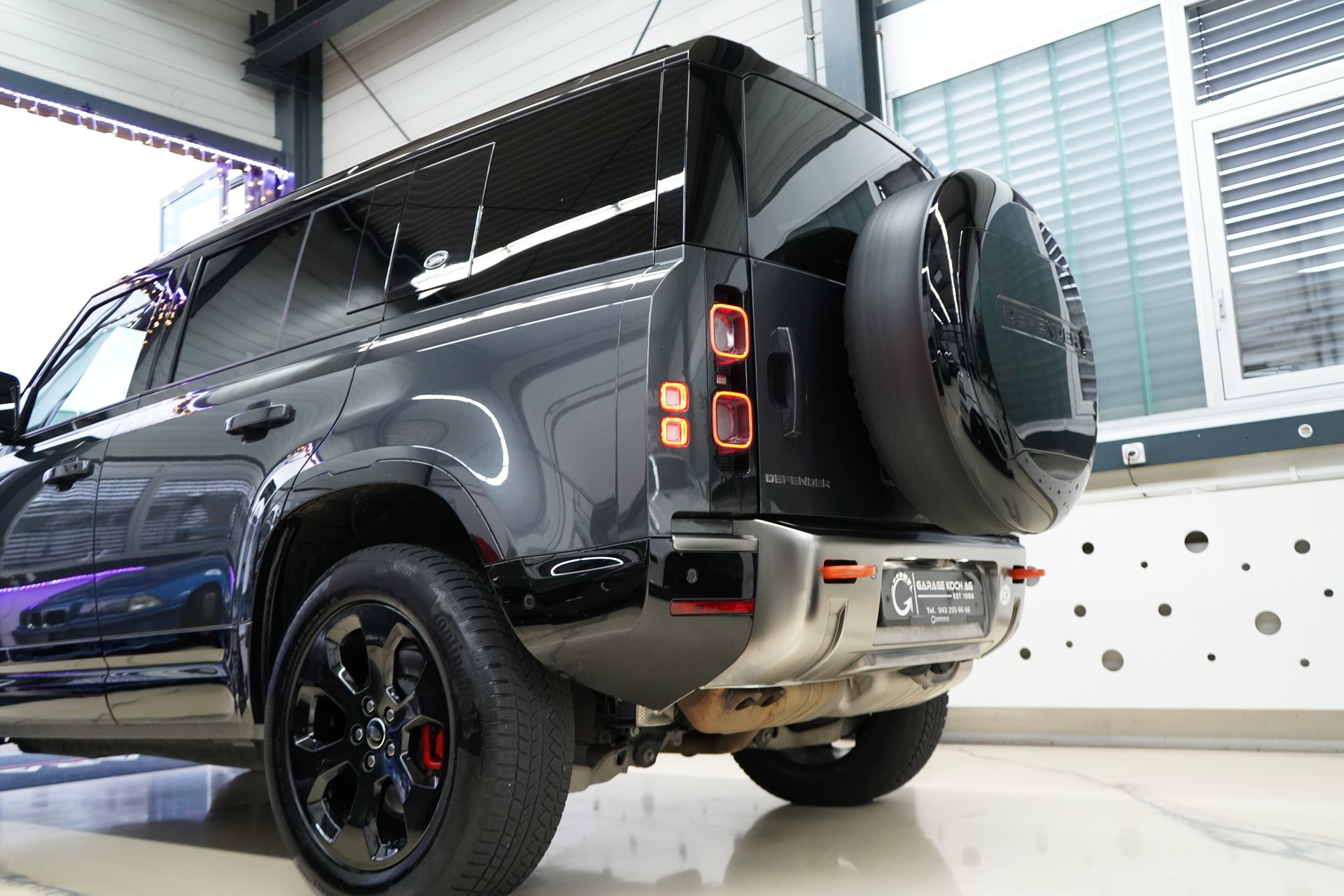 LAND ROVER Defender 110 3.0 D I6 300 X-Dynamic HSE AWD AT8 - 7