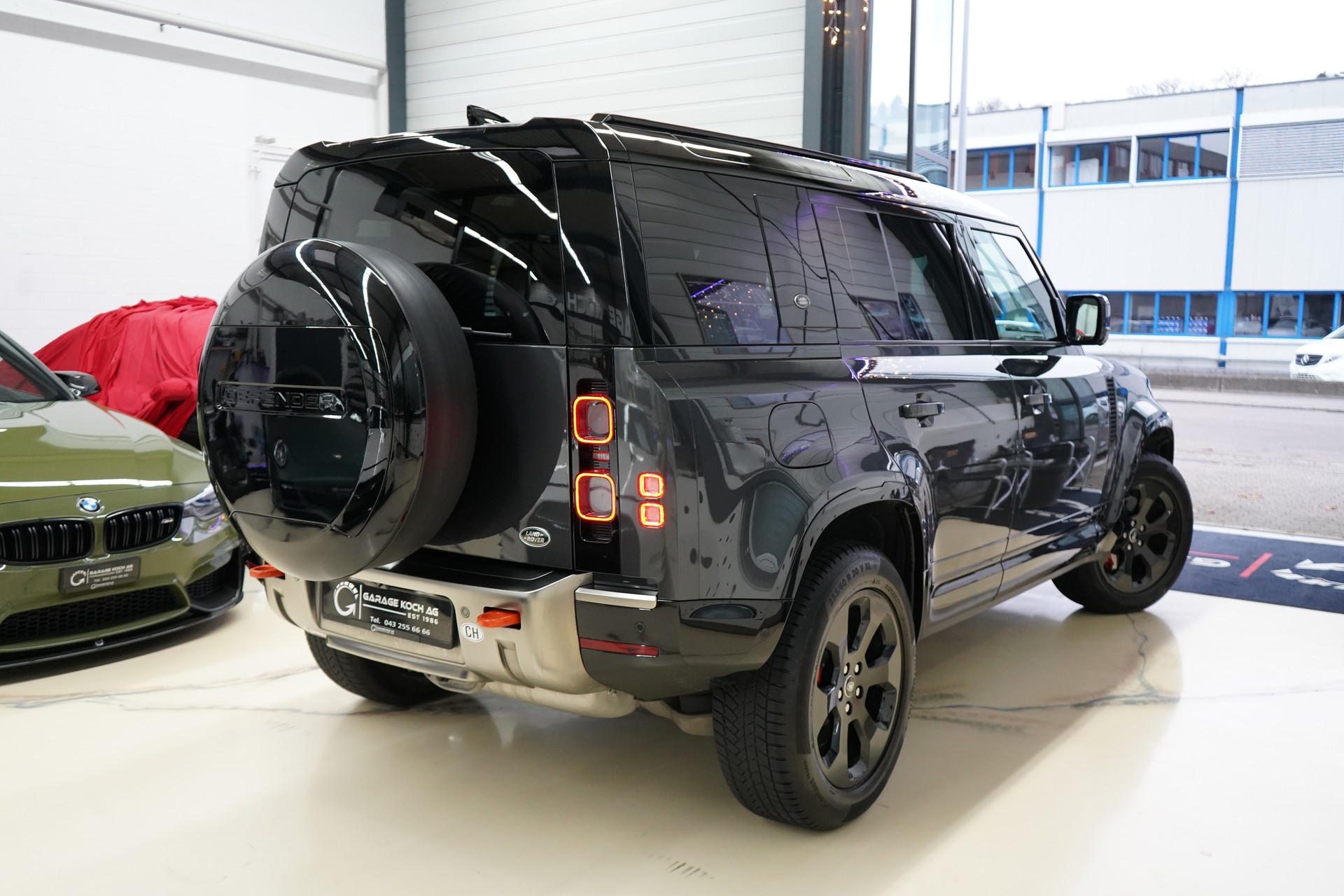 LAND ROVER Defender 110 3.0 D I6 300 X-Dynamic HSE AWD AT8 - 8