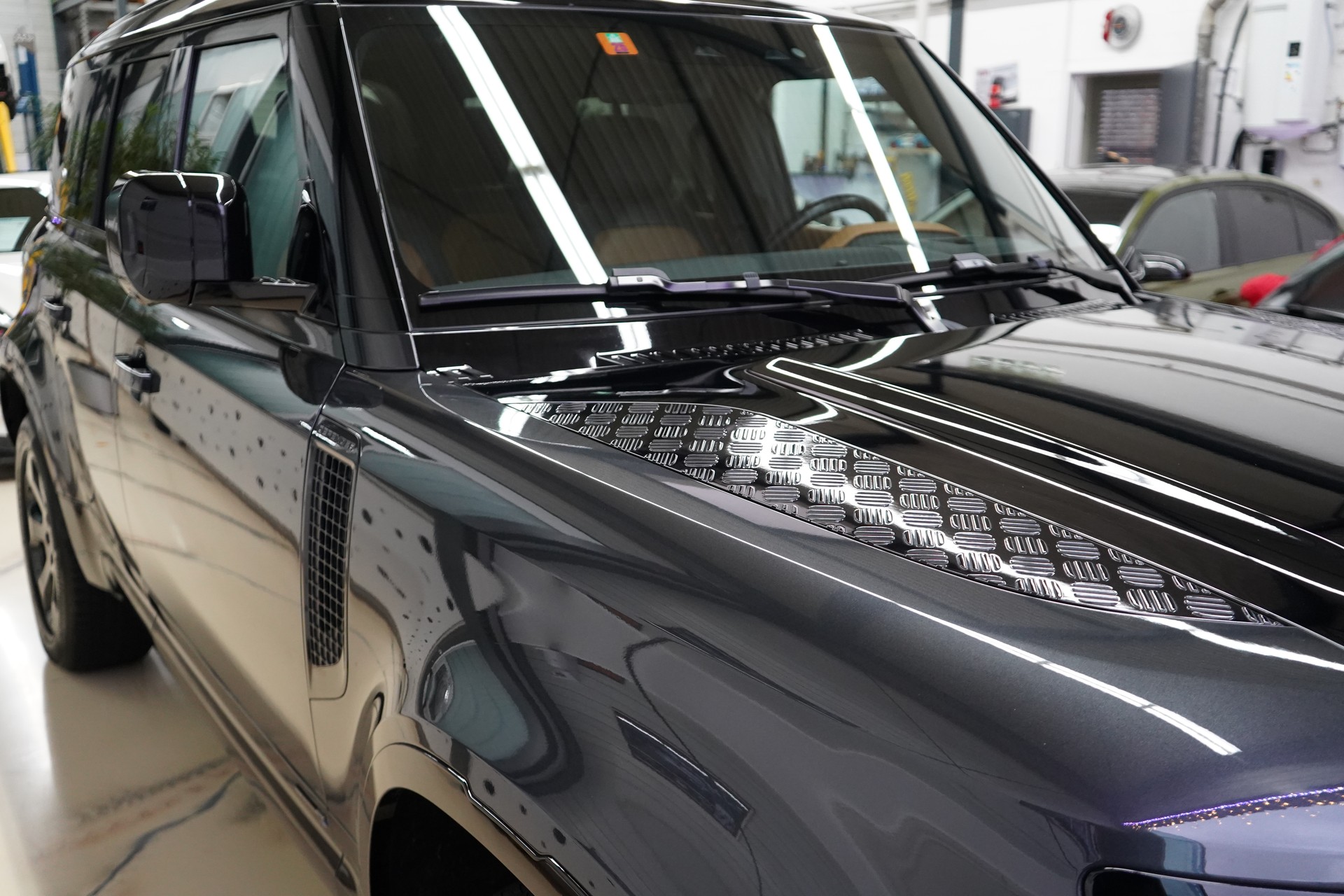 LAND ROVER Defender 110 3.0 D I6 300 X-Dynamic HSE AWD AT8 - 12