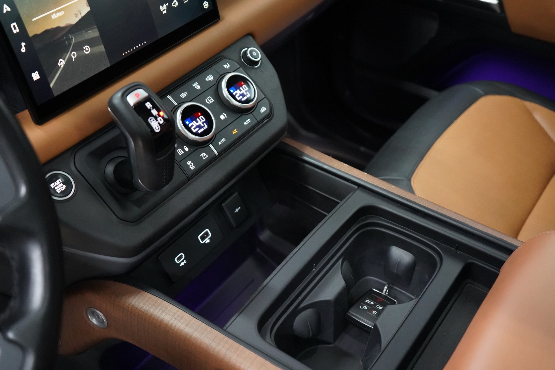 LAND ROVER Defender 110 3.0 D I6 300 X-Dynamic HSE AWD AT8 - 17