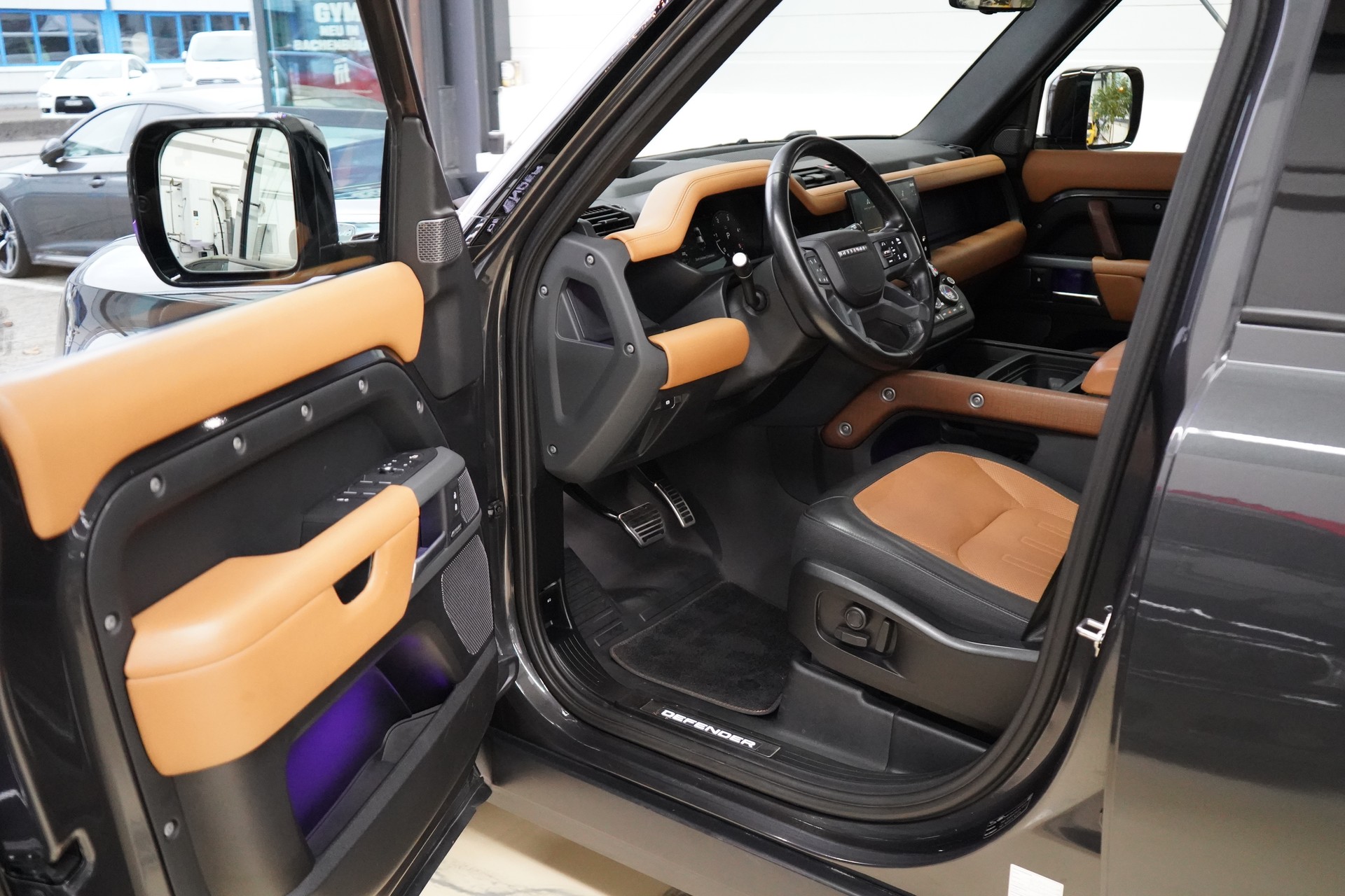 LAND ROVER Defender 110 3.0 D I6 300 X-Dynamic HSE AWD AT8 - 14