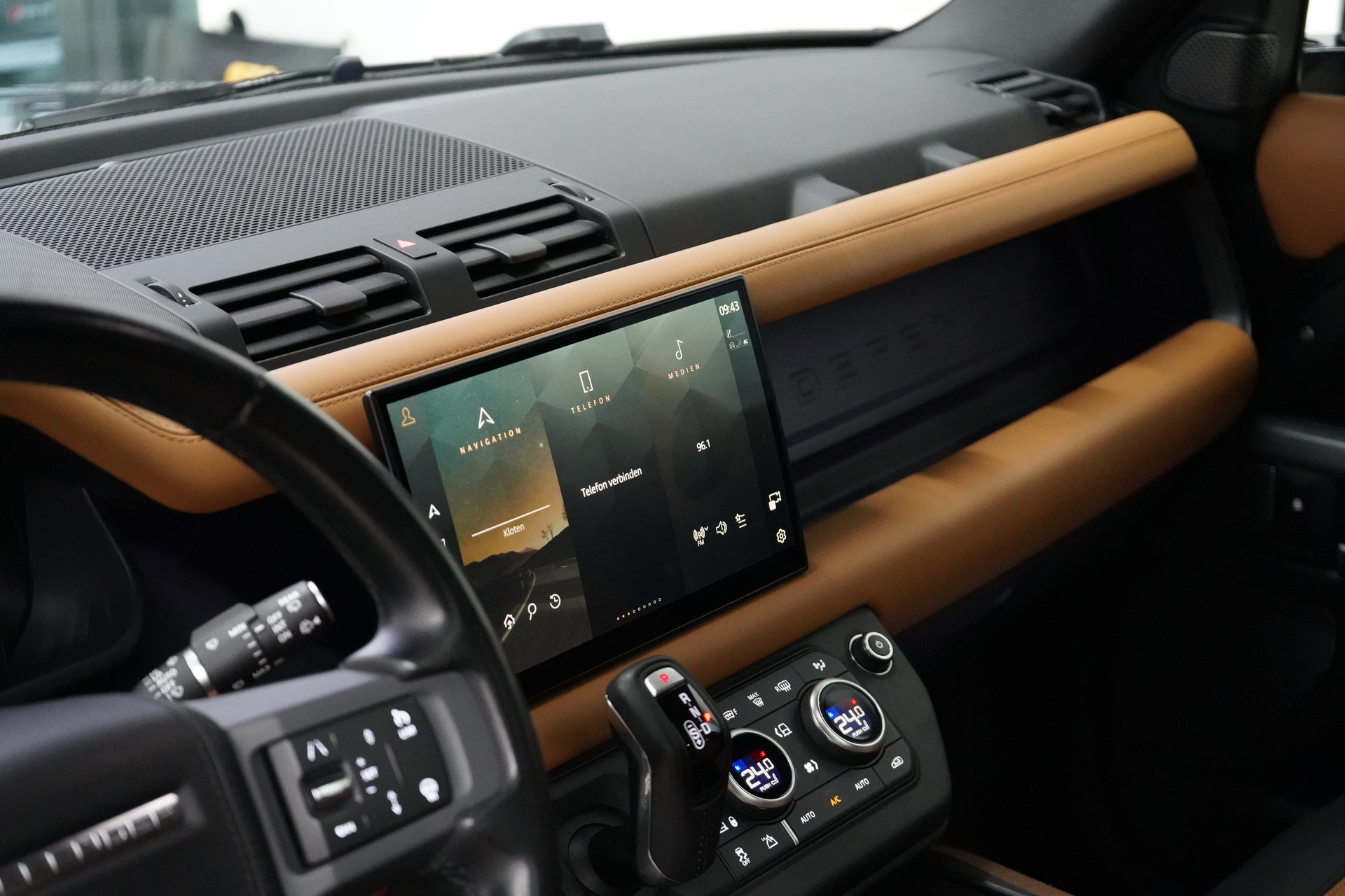 LAND ROVER Defender 110 3.0 D I6 300 X-Dynamic HSE AWD AT8 - 16