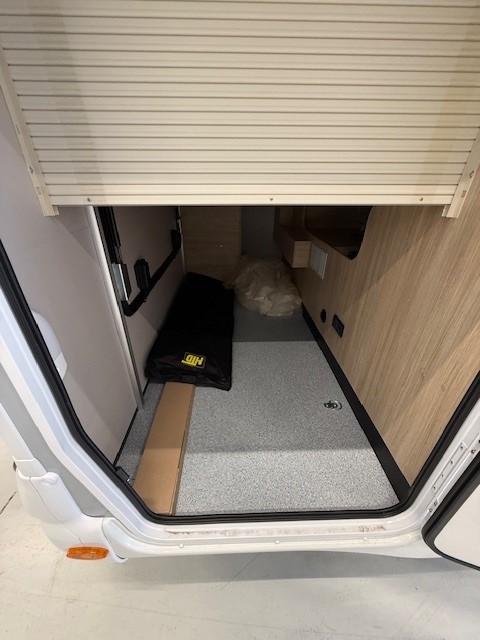 CHALLENGER 318 Graphite Edition Ford - 7