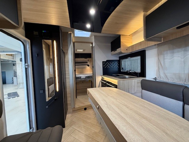 CHALLENGER 318 Graphite Edition Ford - 14