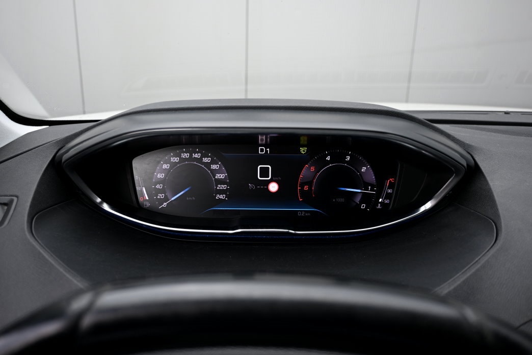 PEUGEOT 5008 1.5 BlueHDi Road Trip EAT8 - 12