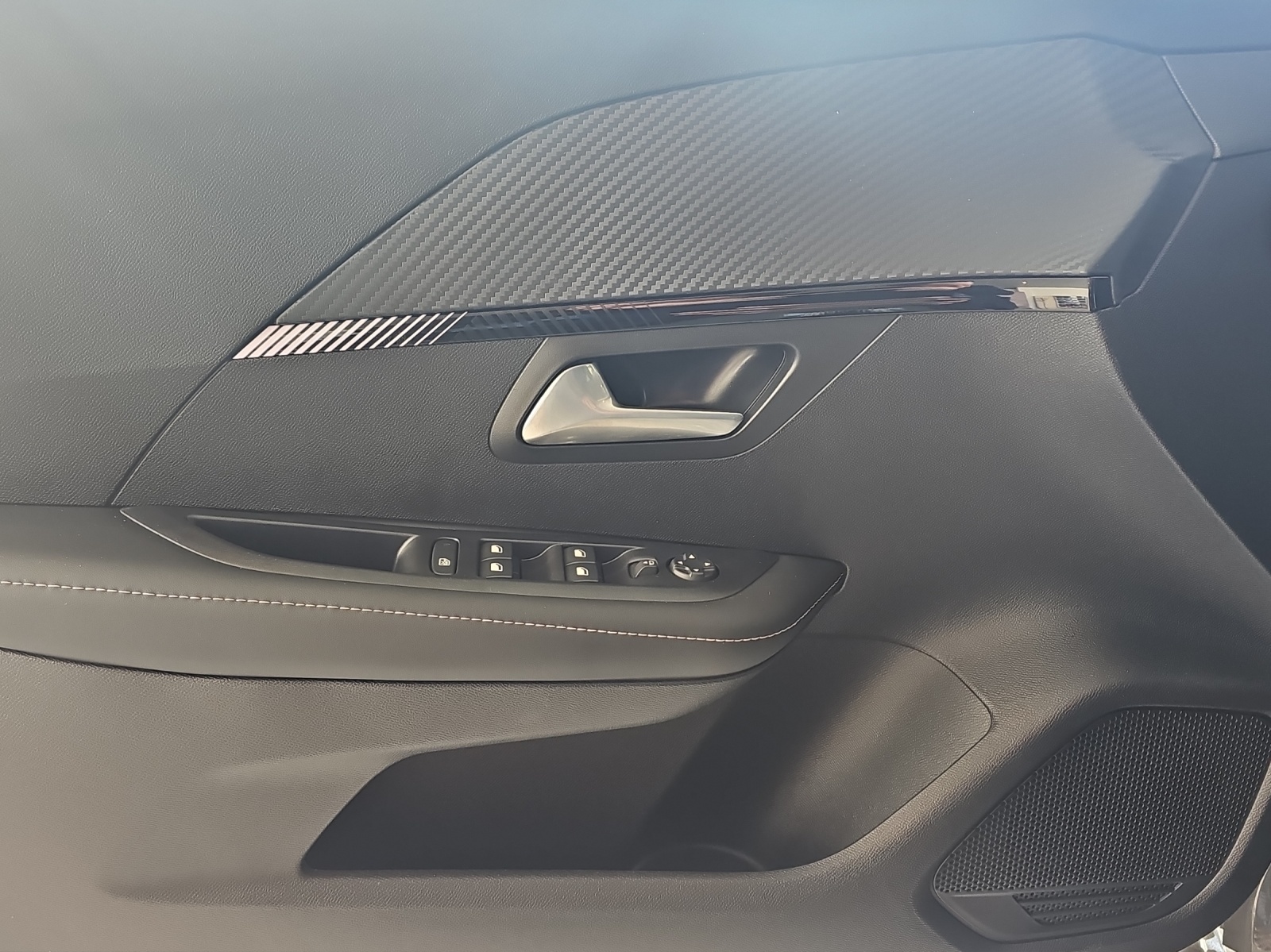 PEUGEOT 208 1.2 MHEV 110 Allure Premium - Bärn Edition - 15