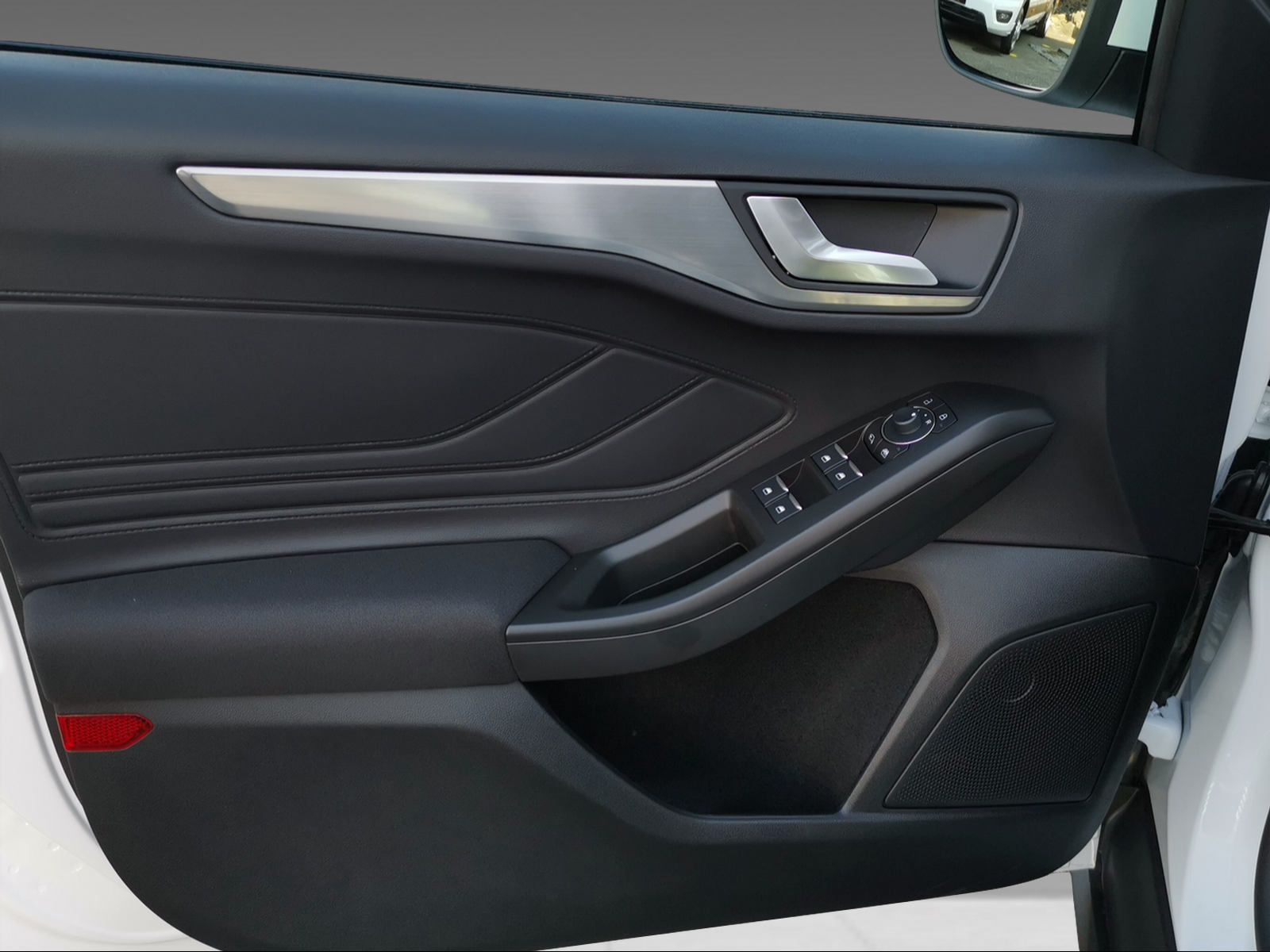 FORD Focus Station Wagon 1.0i EcoB Hybrid 155 Titanium - 11