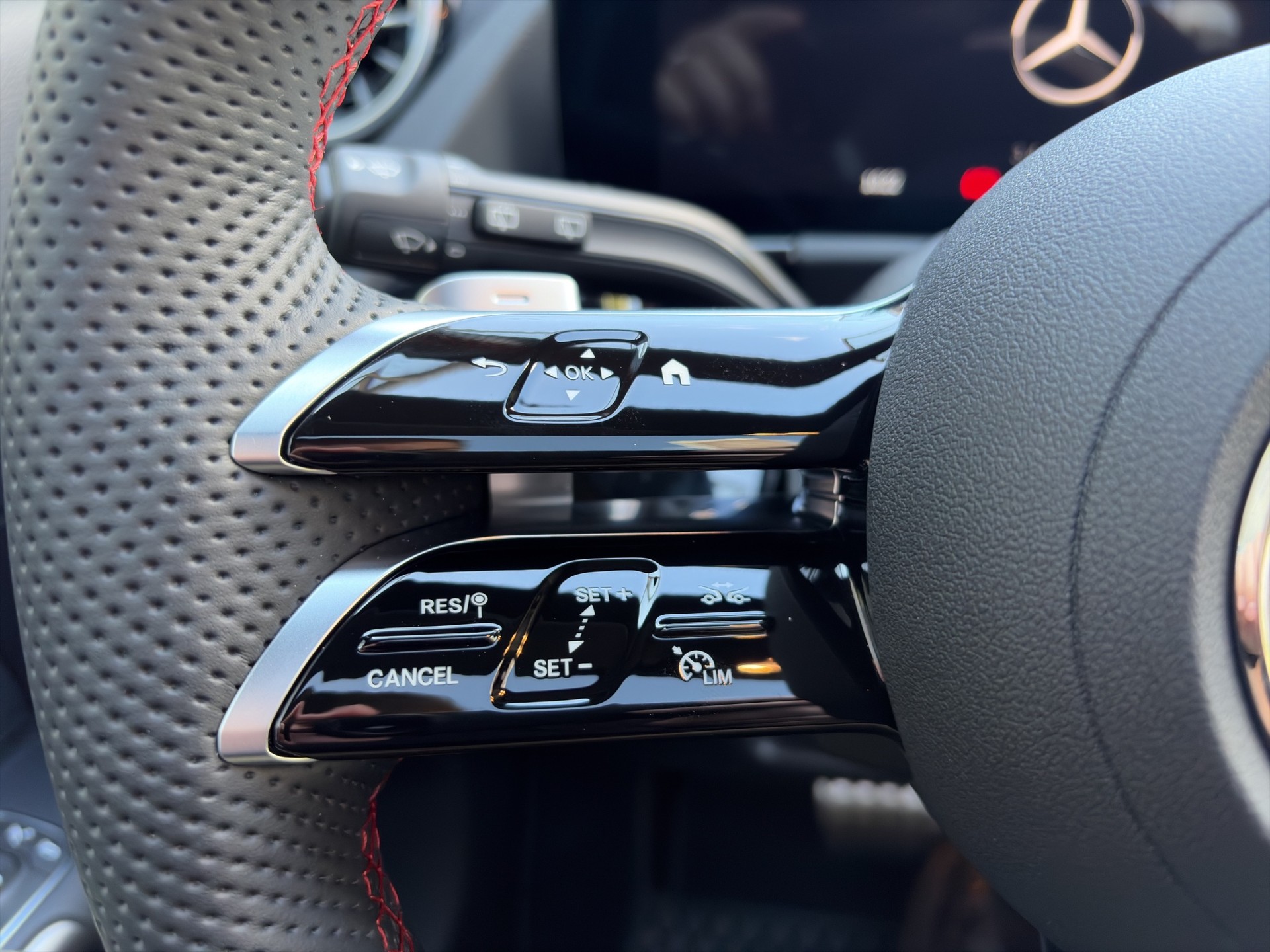 MERCEDES-BENZ GLA 250 Swiss Star AMG Line 4matic - 8