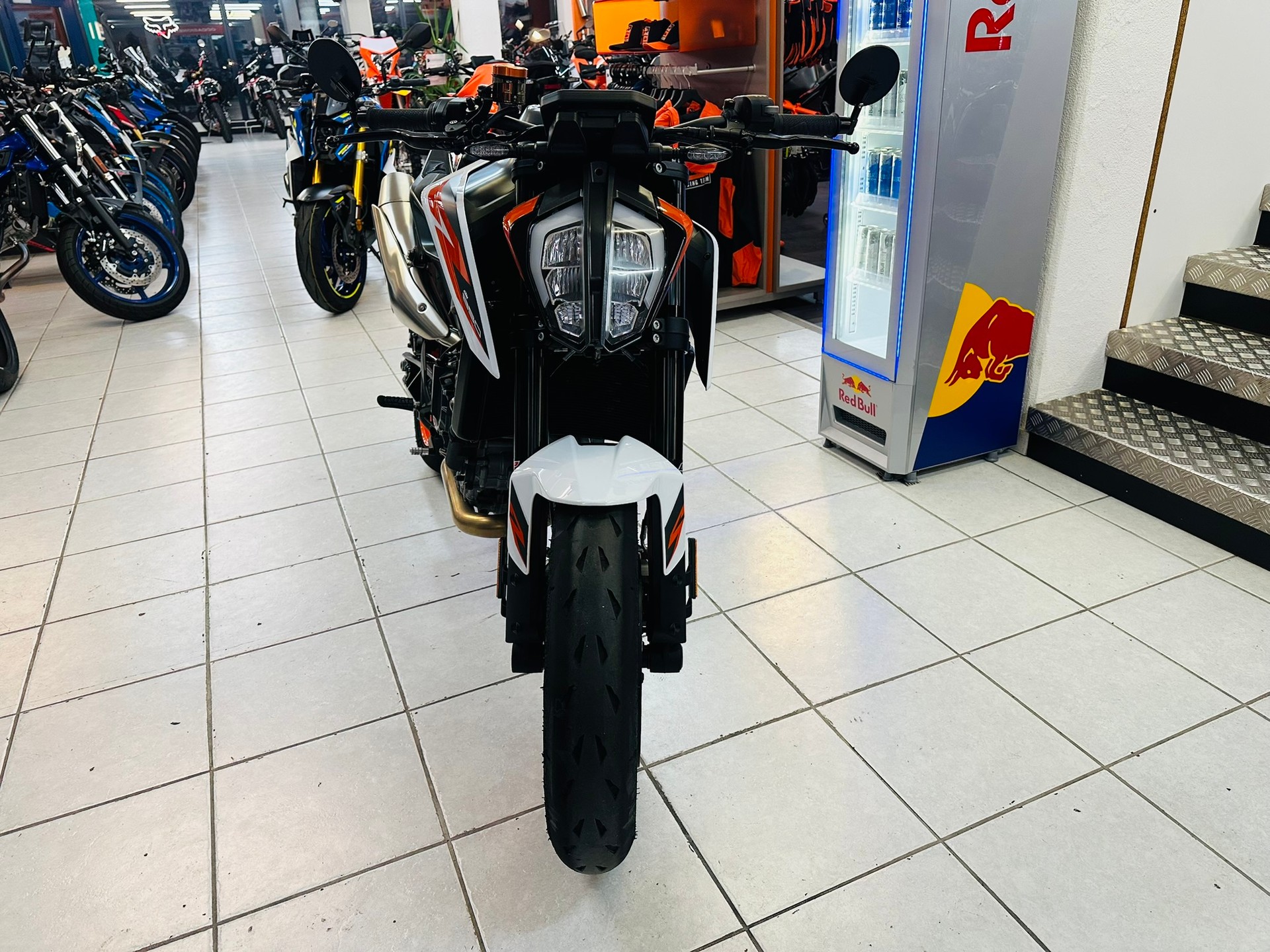 KTM 890 Duke R - 8