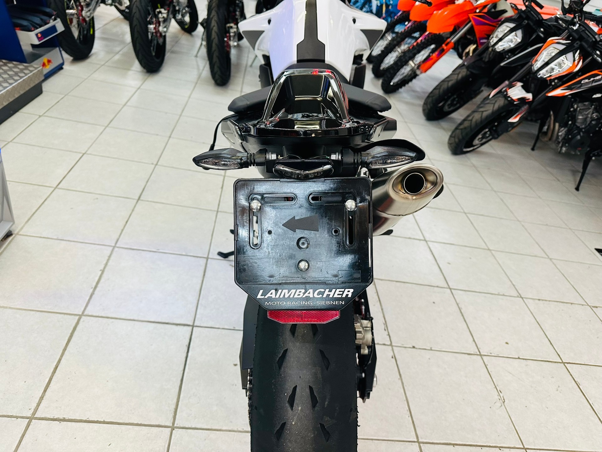 KTM 890 Duke R - 5