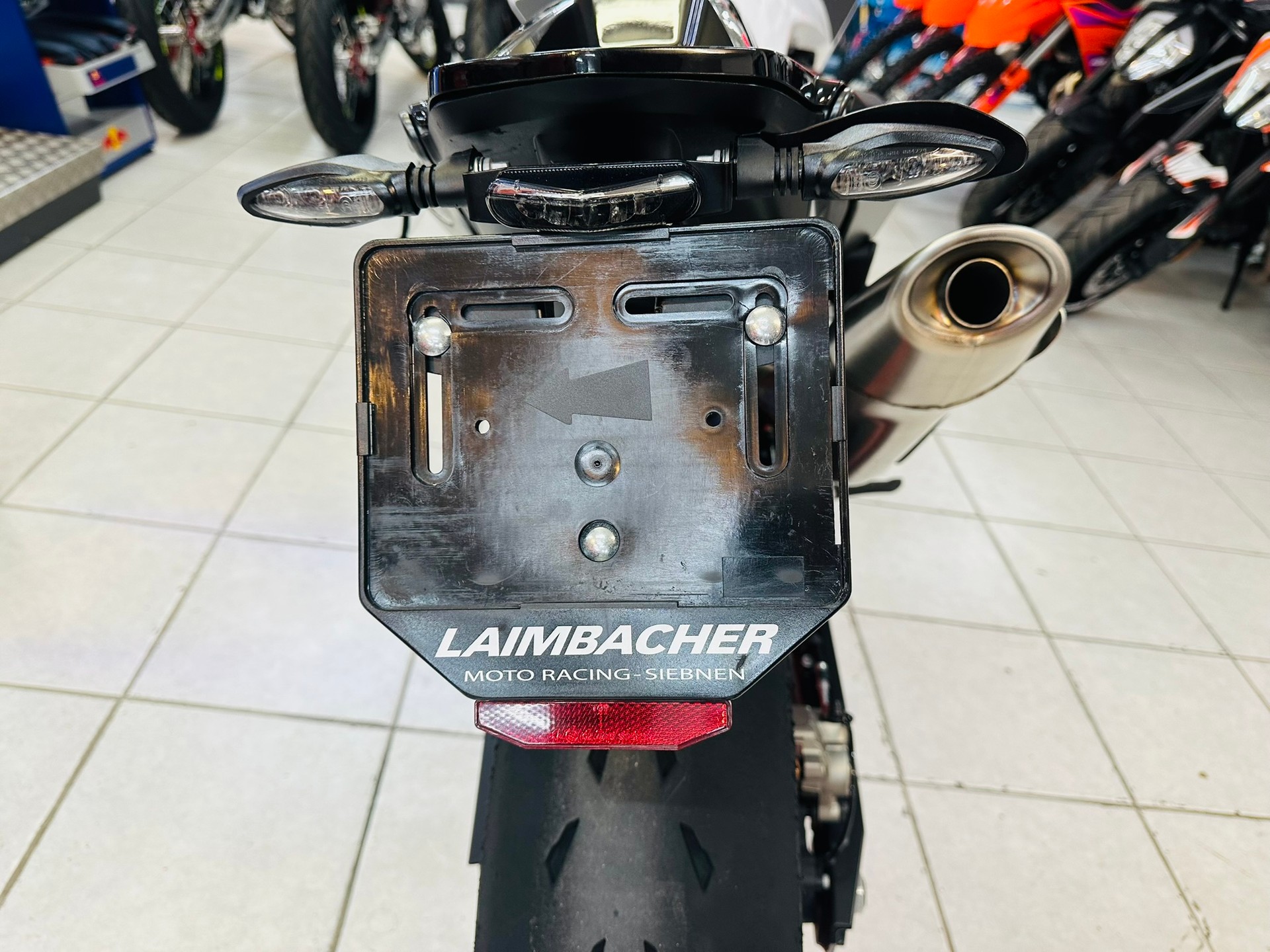 KTM 890 Duke R - 10