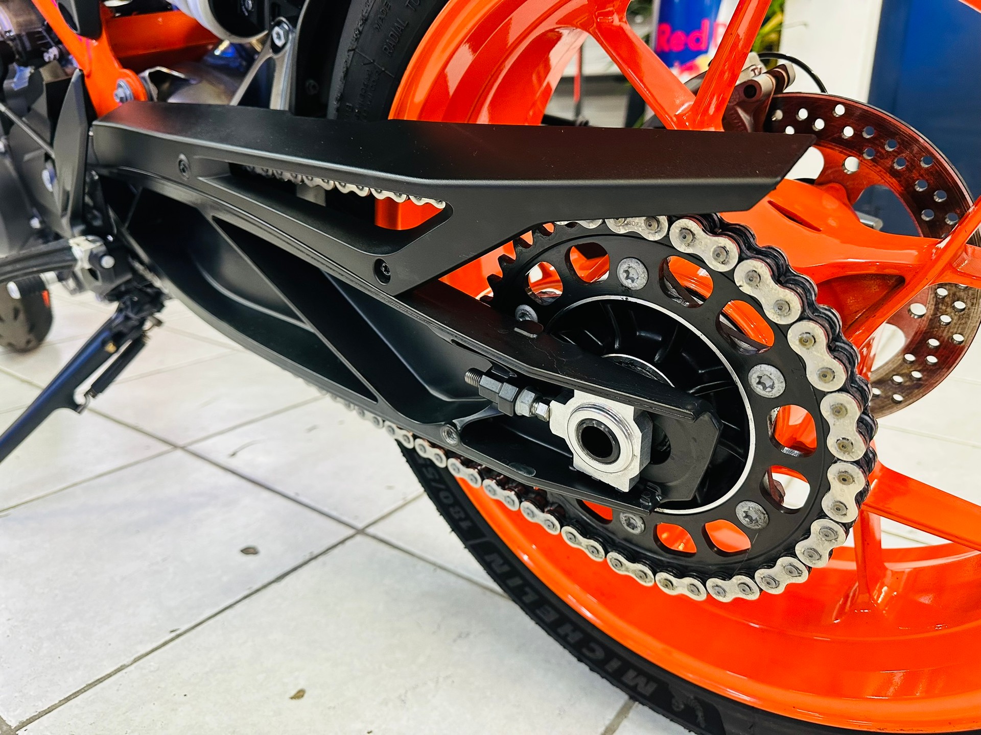 KTM 890 Duke R - 12