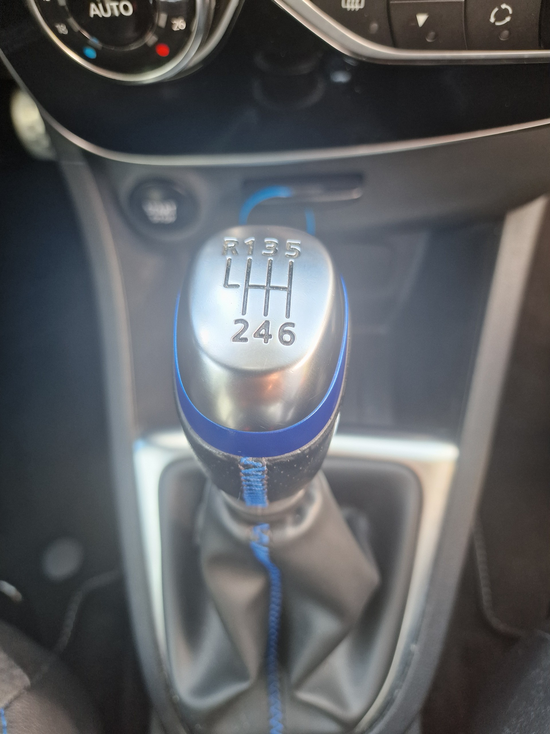 RENAULT Clio 1.2 16V T GT Line 12Mt Gara MFK Neu - 26