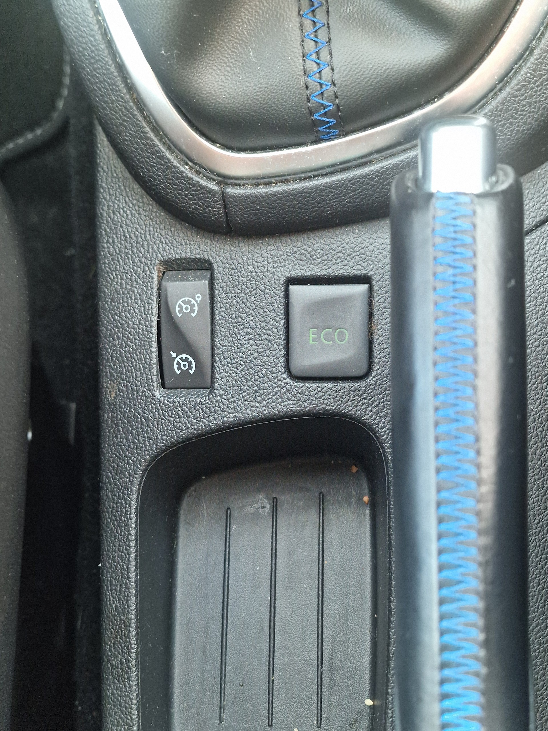 RENAULT Clio 1.2 16V T GT Line 12Mt Gara MFK Neu - 27