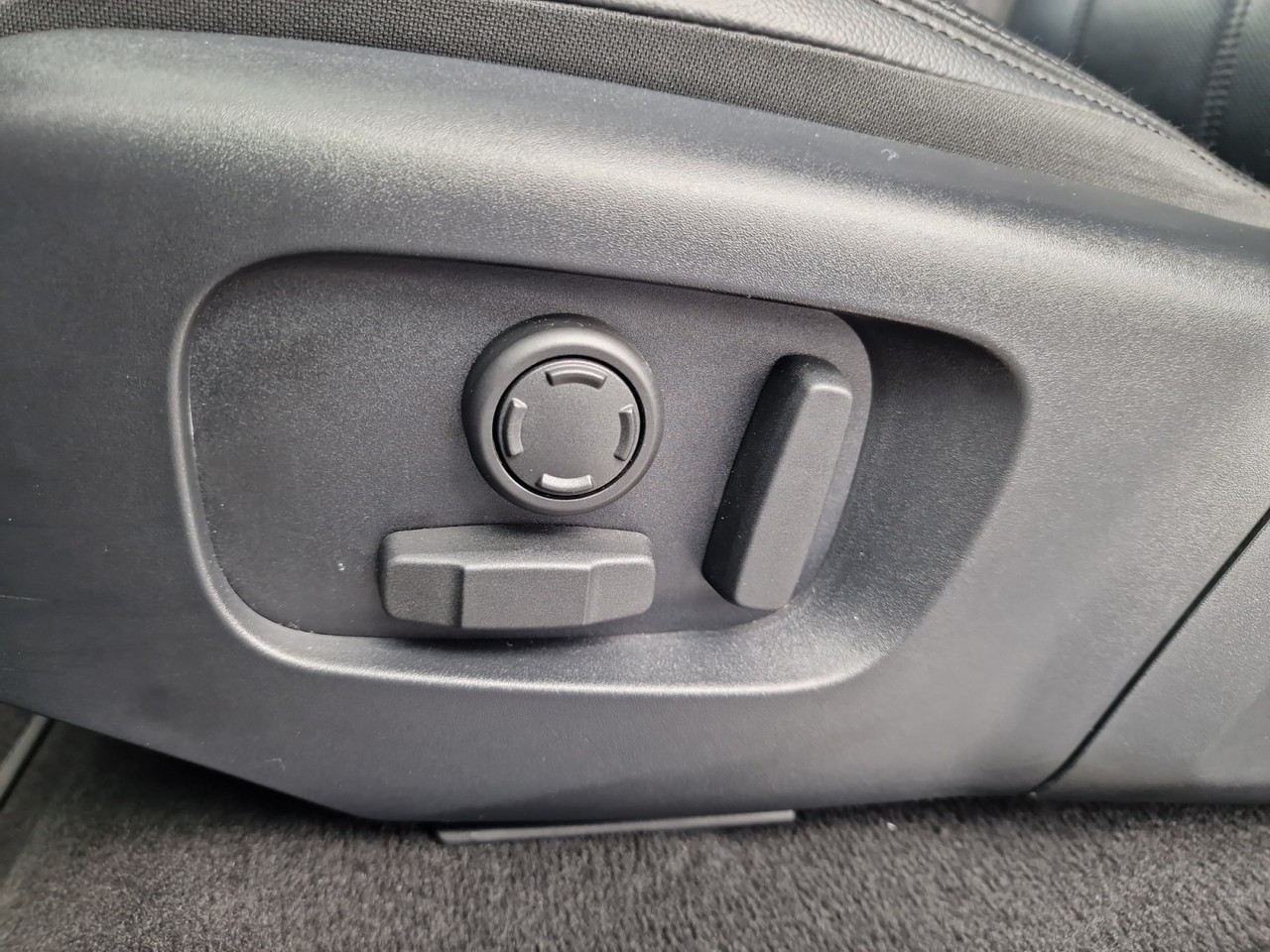 land-rover Gallery 16