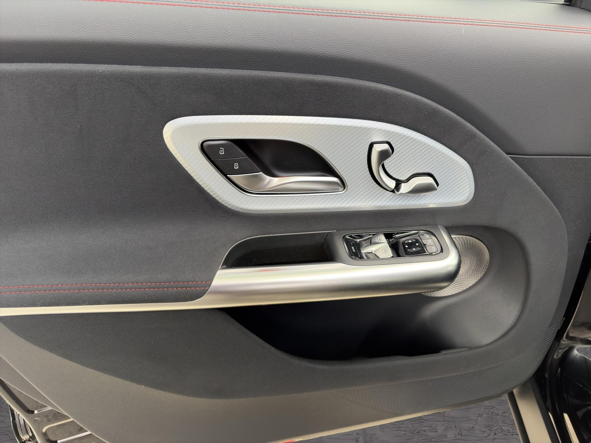 MERCEDES-BENZ GLB 350 4matic - 12