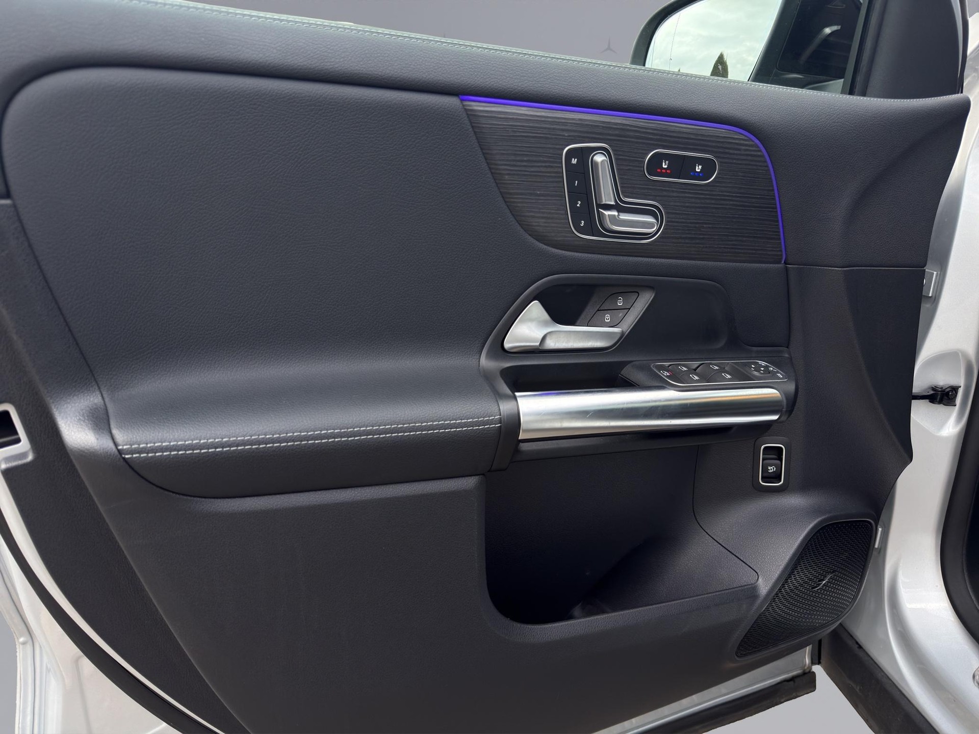 MERCEDES-BENZ EQA 350 Swiss Star AMG Line 4matic - 21